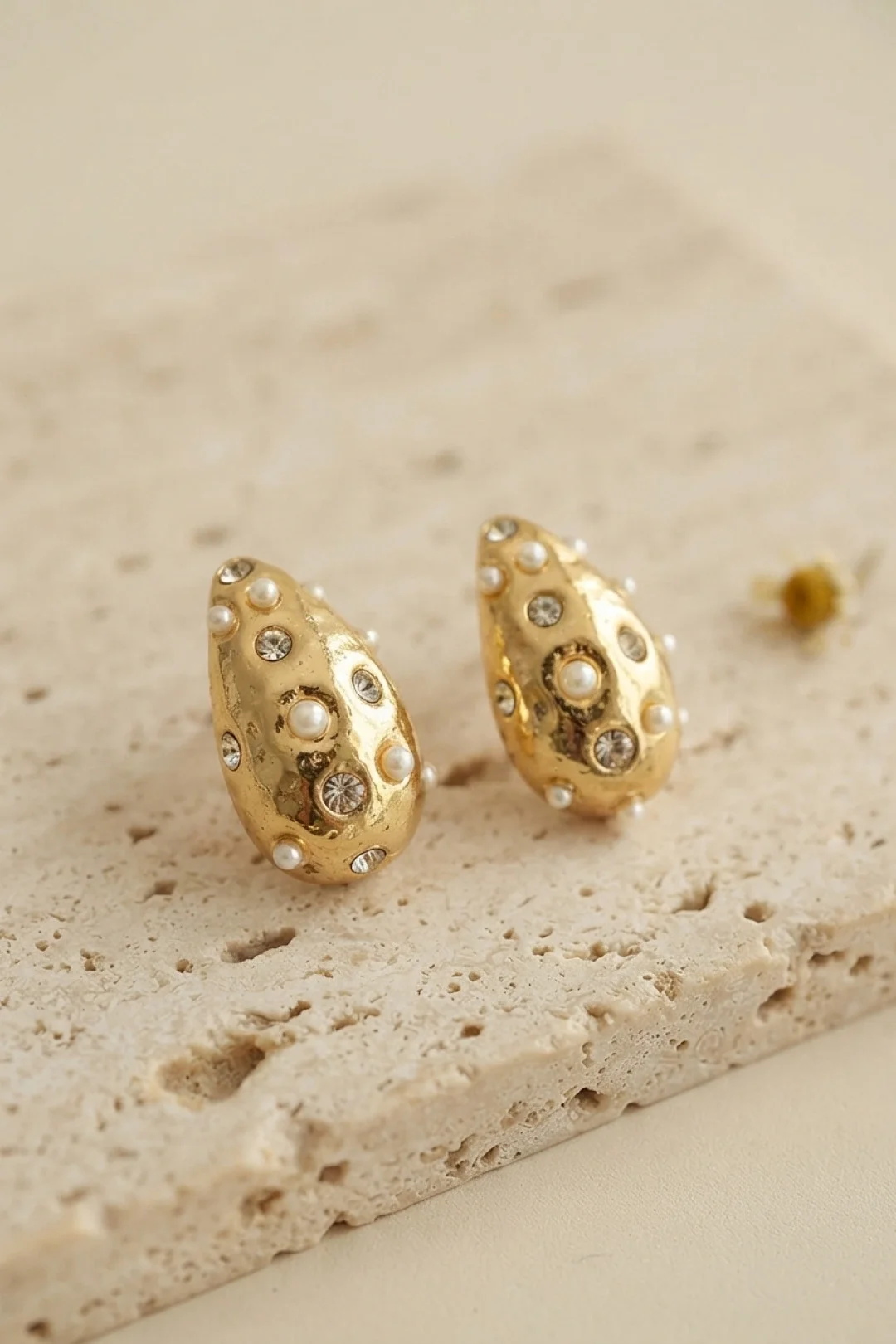 316L Çelik Gold Renk Taşlı Damla Model Küpe Fiyatı, Yorumları ve Özellikleri