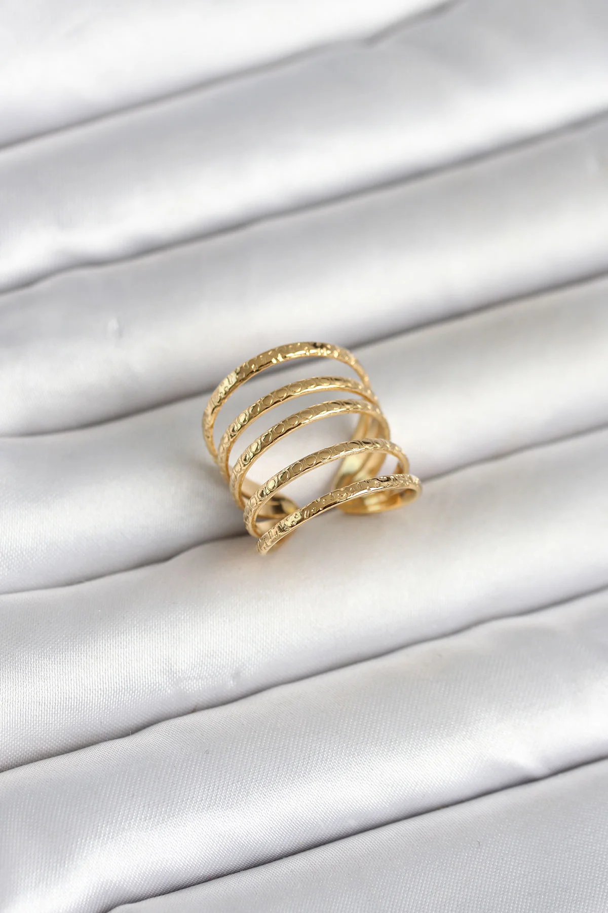 316L Çelik Gold Renk Sıralı Model Kadın Yüzük 5886 - Paslanmaz ve Şık