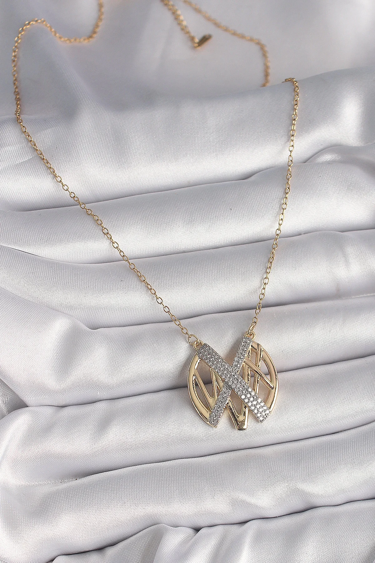 316L Çelik Gold Renk Zirkon Taşlı Vintage Model Kadın Kolye 316L Çelik Gold Renk Zirkon Taşlı Vintage Model Kadın Kolye