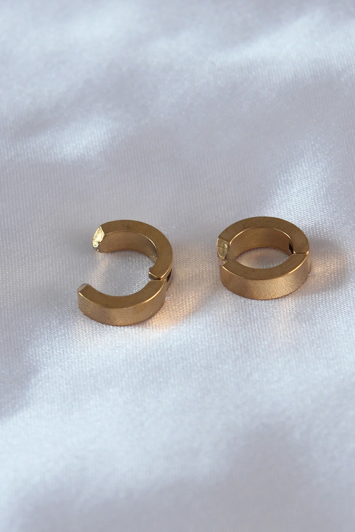 316L Çelik Gold Renk Sıkıştırmalı Erkek Küpe - Lisinya