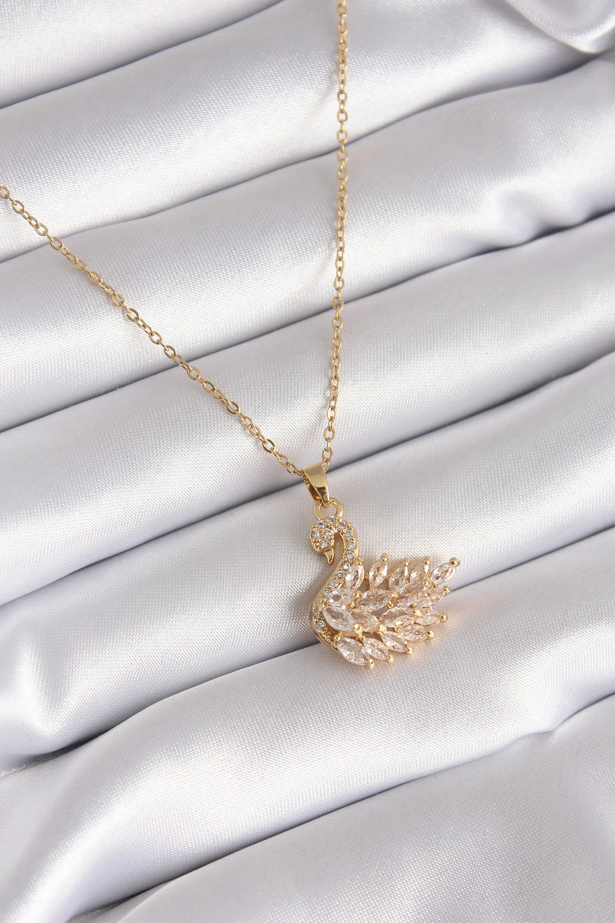 316L Çelik Gold Renk Zirkon Taşlı Kuğu Model Kadın Kolye - TJ-BKO8327