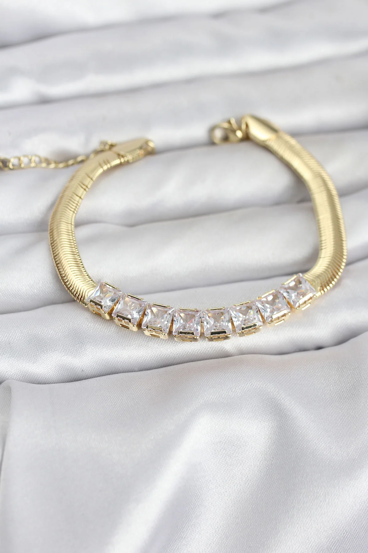 316L Çelik Gold Renk Kare Zirkon Taşlı Yılan Zincirli Kadın Bileklik -1492