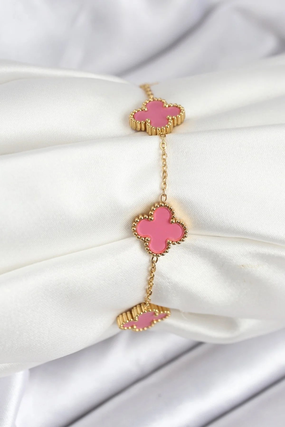 316L Çelik Gold Zincir Pembe Yonca Renk Bileklik 5886 - Şık ve Dayanıklı Zümrüt Yeşili Alternatif