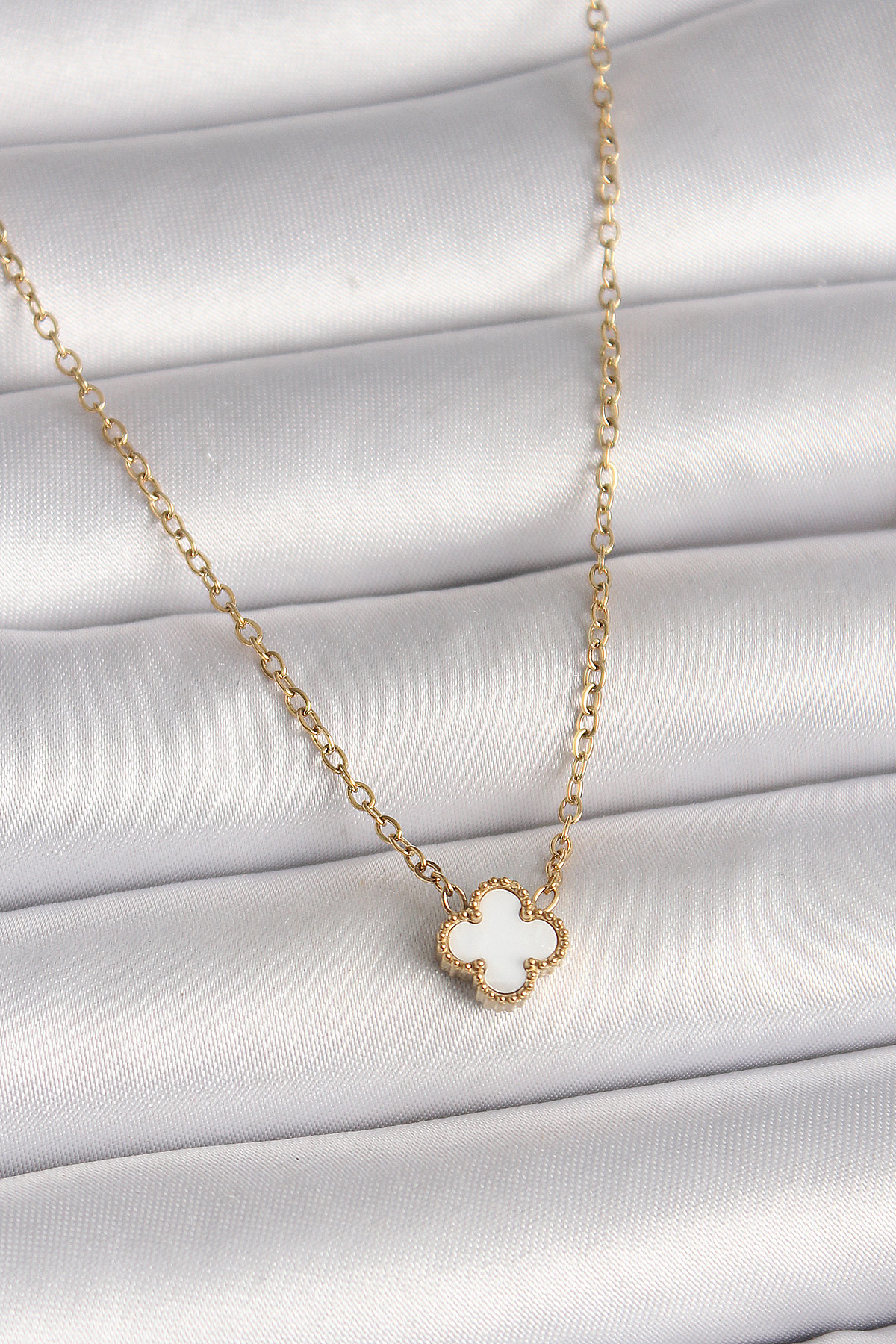 316L Çelik Gold Renk Beyaz Yonca Model Kadın Kolye