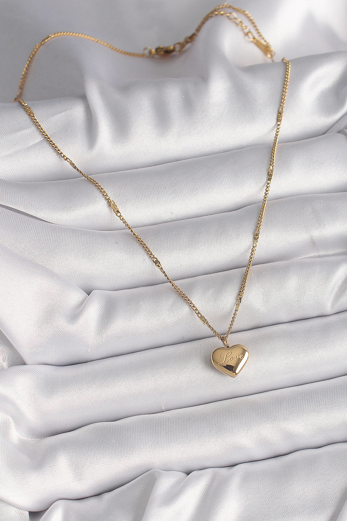 316L Çelik Gold Renk Zincir Love İşlemeli Kalp Figür Kadın Kolye 