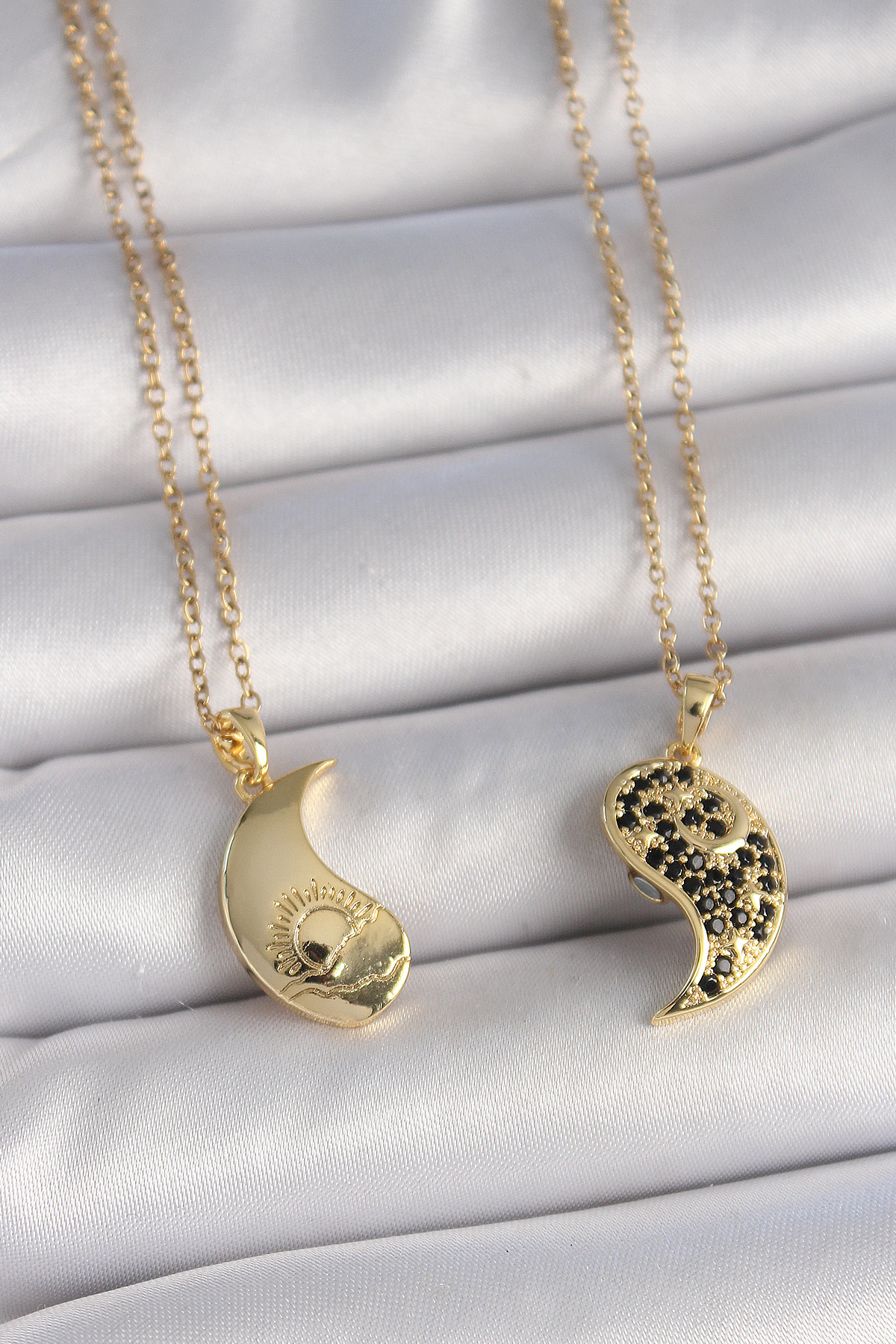 Stillove 316L Çelik Gold Renk Zincir Zirkon Taşlı Ying Yang Model Gün Batı