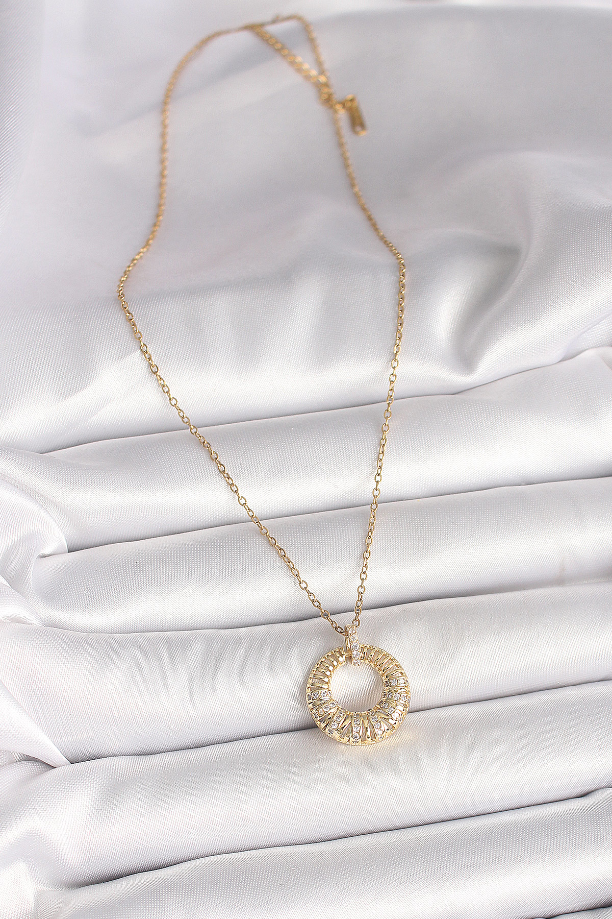 316L Çelik Gold Renk Zincir Zirkon Taş İşlemeli Daire Model Kadın