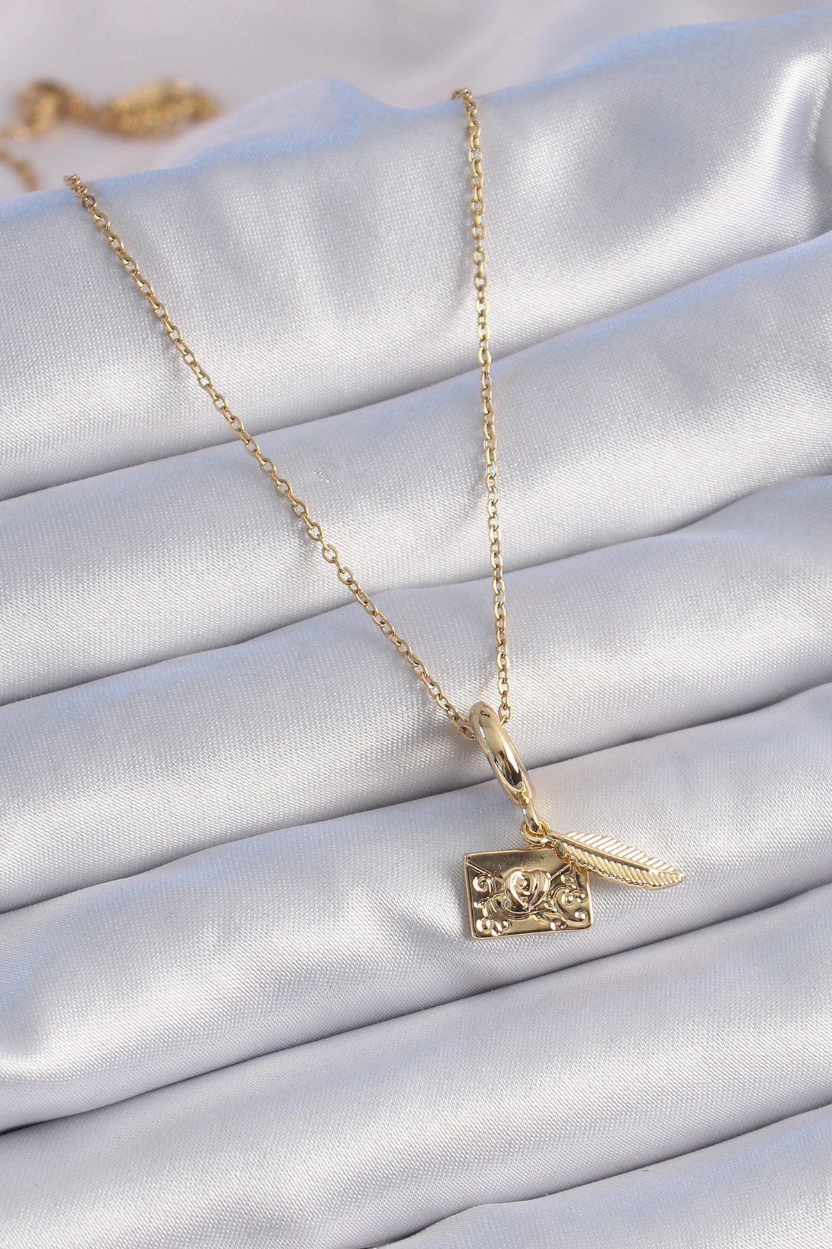 316L Çelik Gold Renk Kalp Detay Mektup Figür Charm Model Kadın Ko