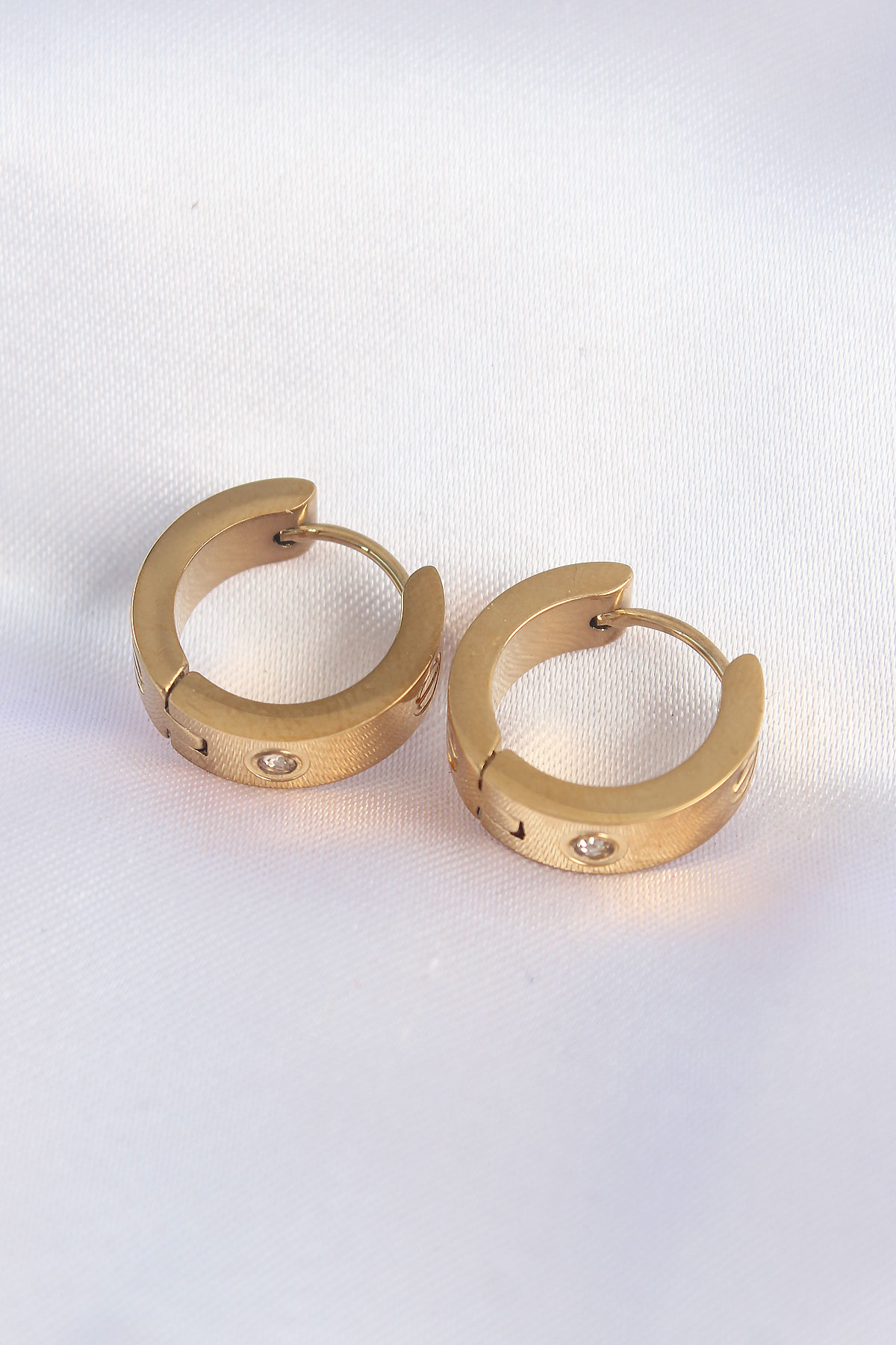 316L Çelik Gold Renk Zirkon Taşlı Minimal Model Halka Küpe - TJ-B