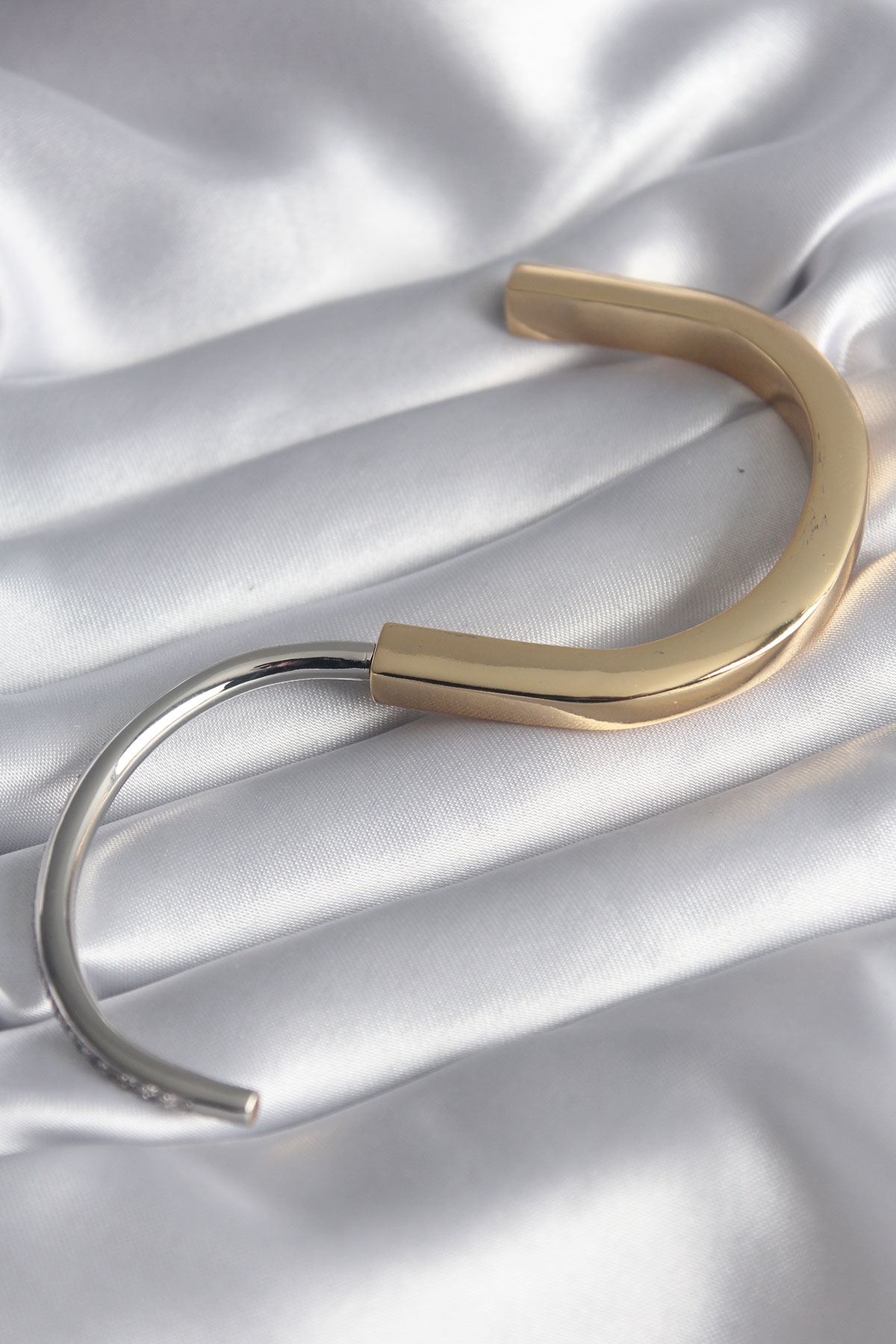 316L Çelik Gold Gümüş Renk Zirkon Taşlı VIP Seri Kadın Kelepçe SL