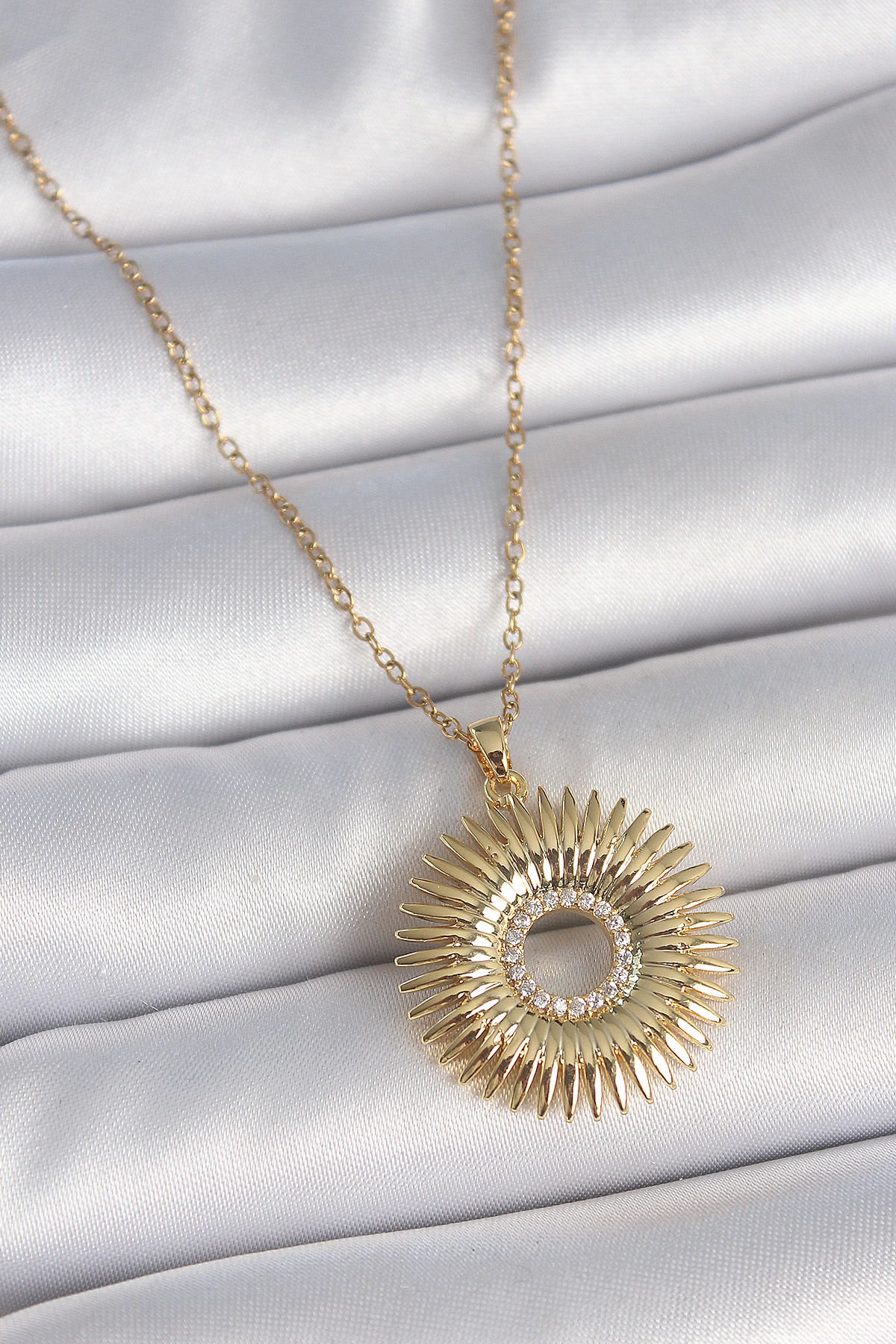 316L Çelik Gold Renk Zincir Zirkon Taşlı Nova Yıldız Model Kadın