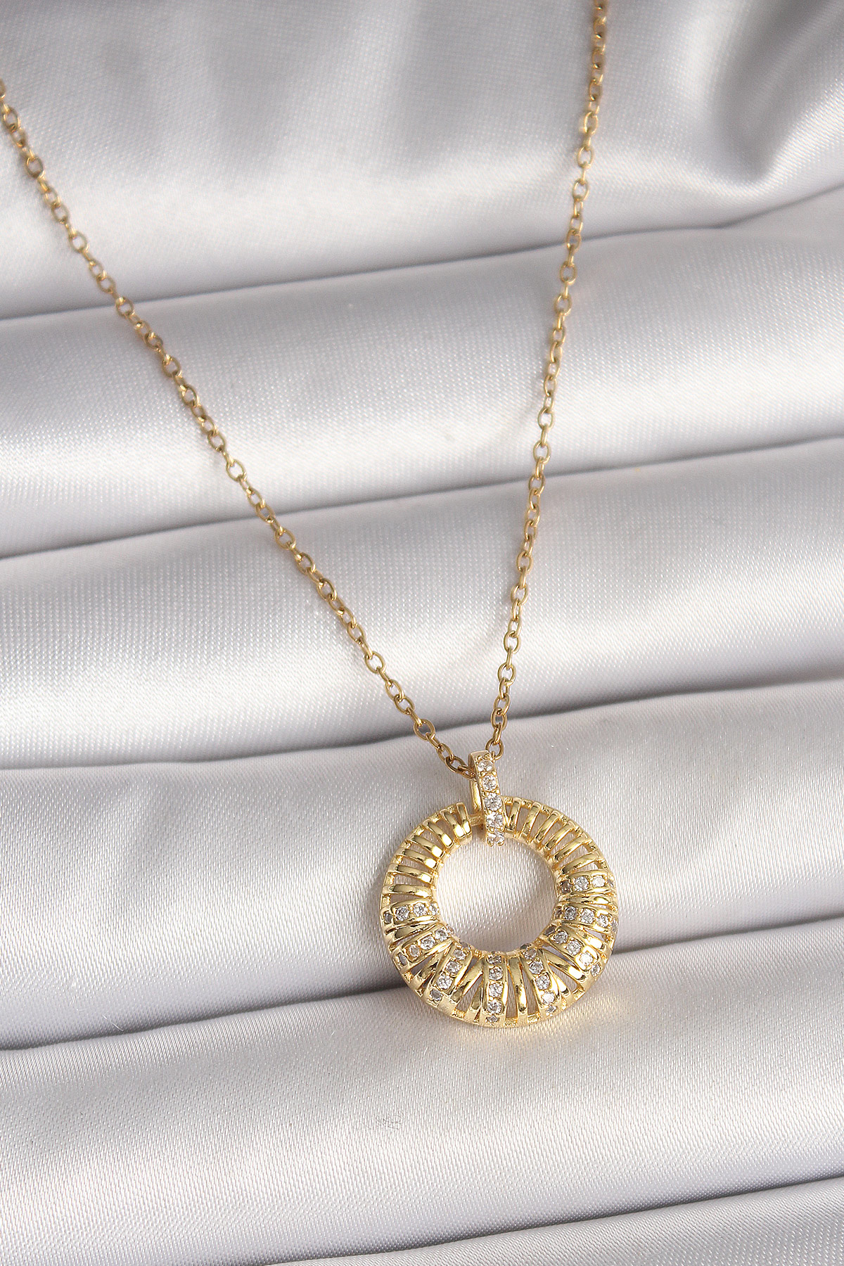 316L Çelik Gold Renk Zincir Zirkon Taş İşlemeli Daire Model Kadın