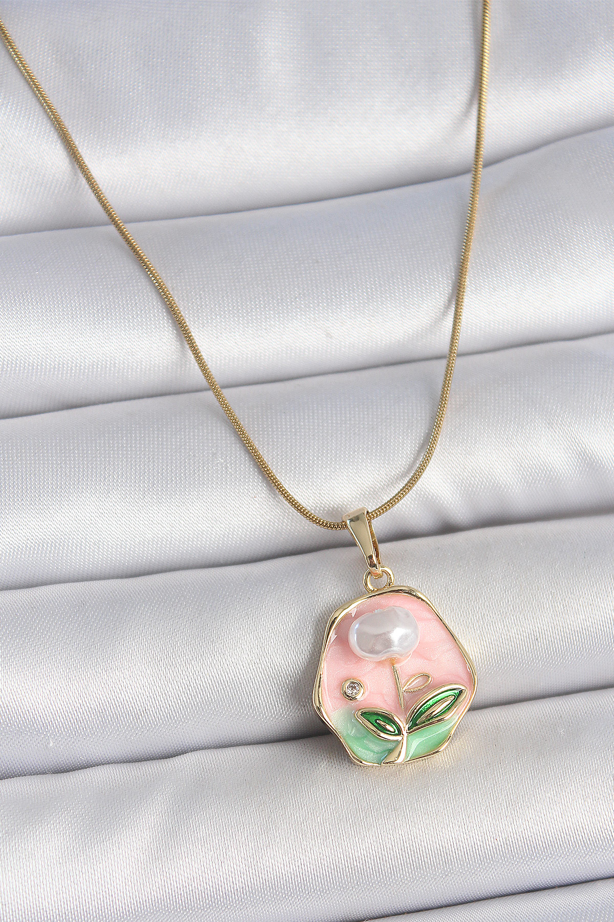 316L Çelik Gold Renk Zincir Pembe Çiçek İşlemeli İnci Detay Portr