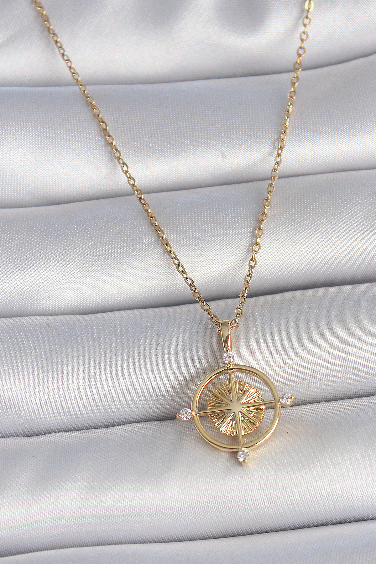 Stillove 316L Çelik Gold Renk Zincir Zirkon Taşlı Pusula Model Kadın Kolye