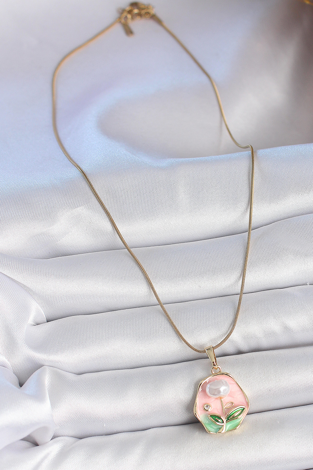 316L Çelik Gold Renk Zincir Pembe Çiçek İşlemeli İnci Detay Portr