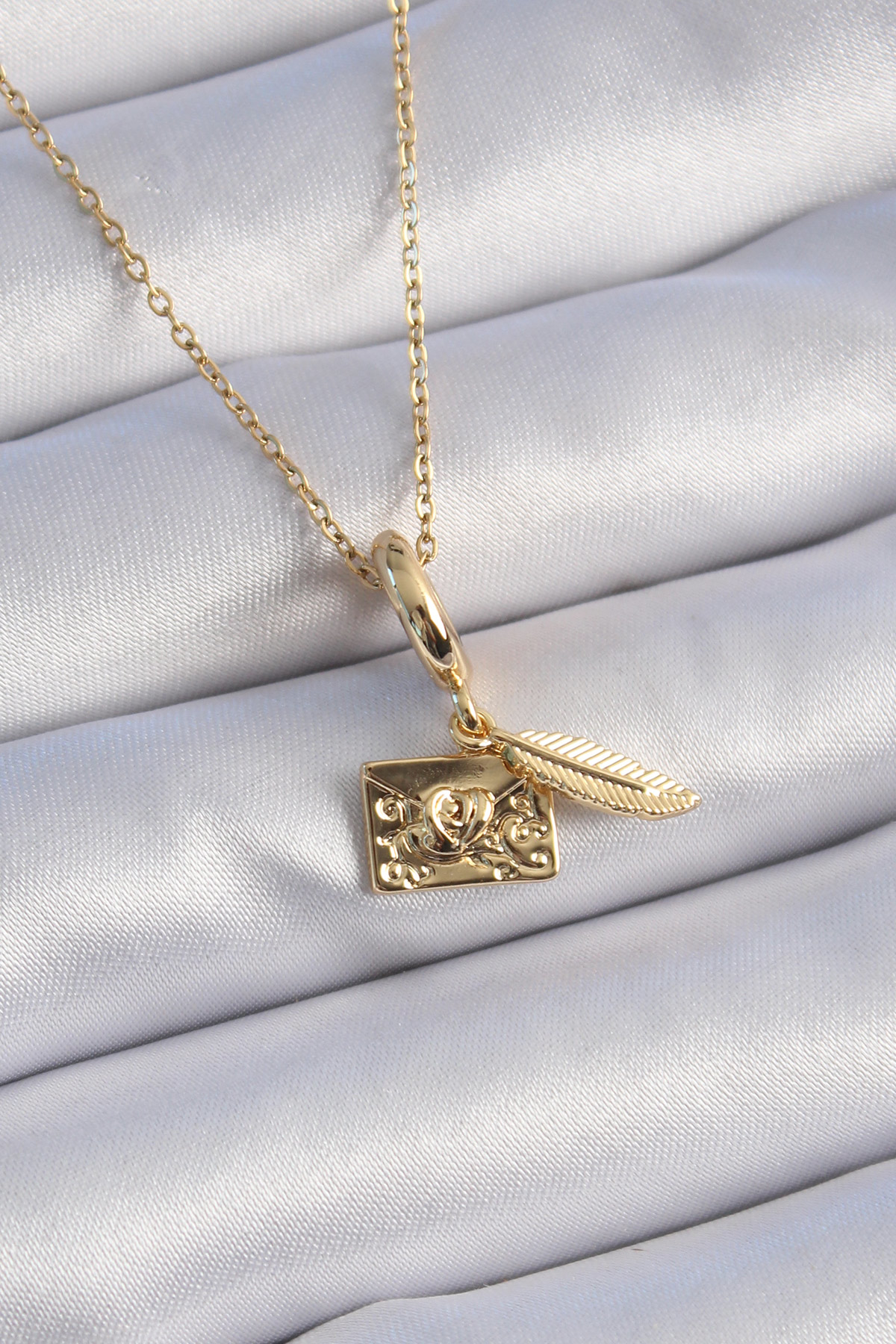 316L Çelik Gold Renk Kalp Detay Mektup Figür Charm Model Kadın Ko