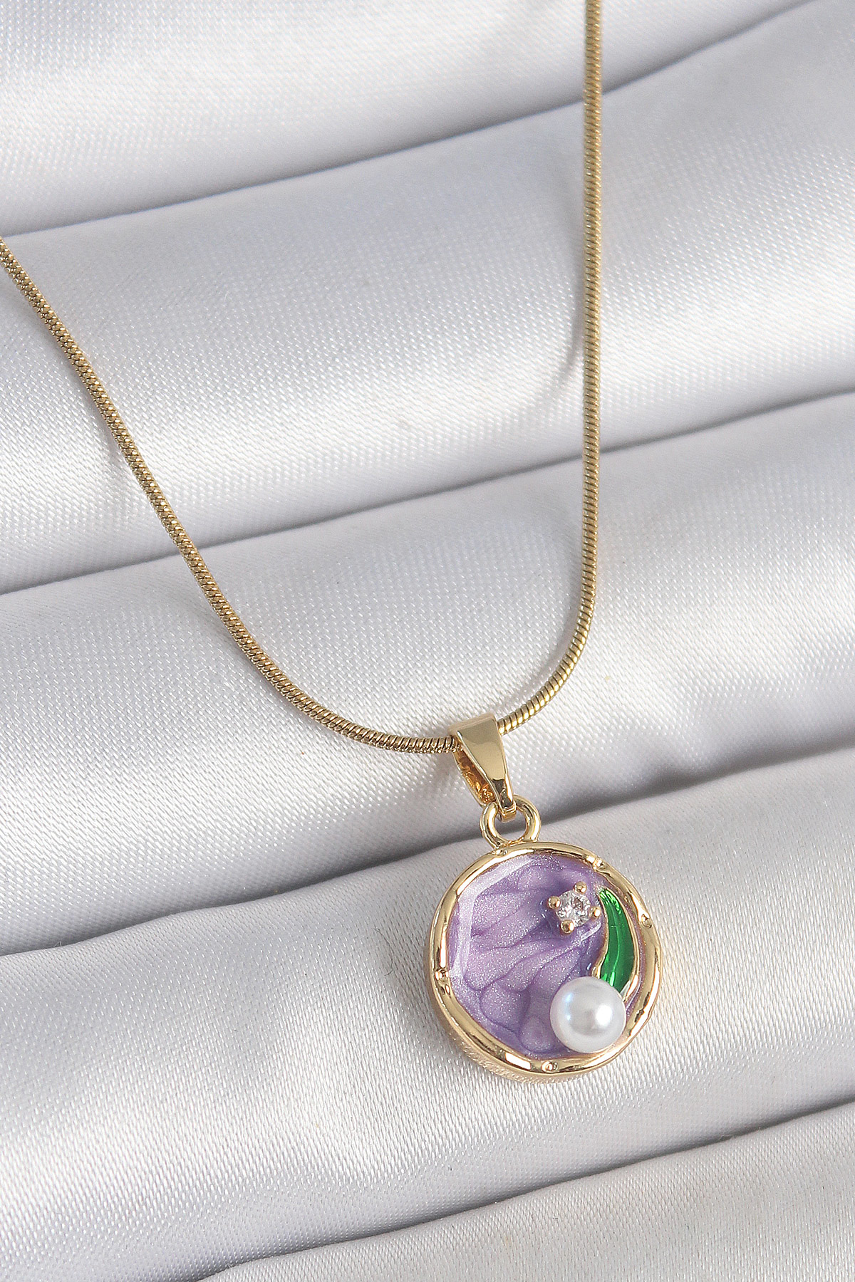 316L Çelik Gold Renk Zincir Mor Çiçek İşlemeli Zirkon Taş İnci De