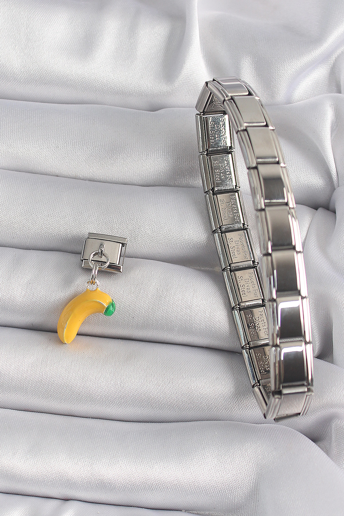 Stillove 316L Çelik Gümüş Renk Sallantı Muz Model Nomination Charm Sl9832