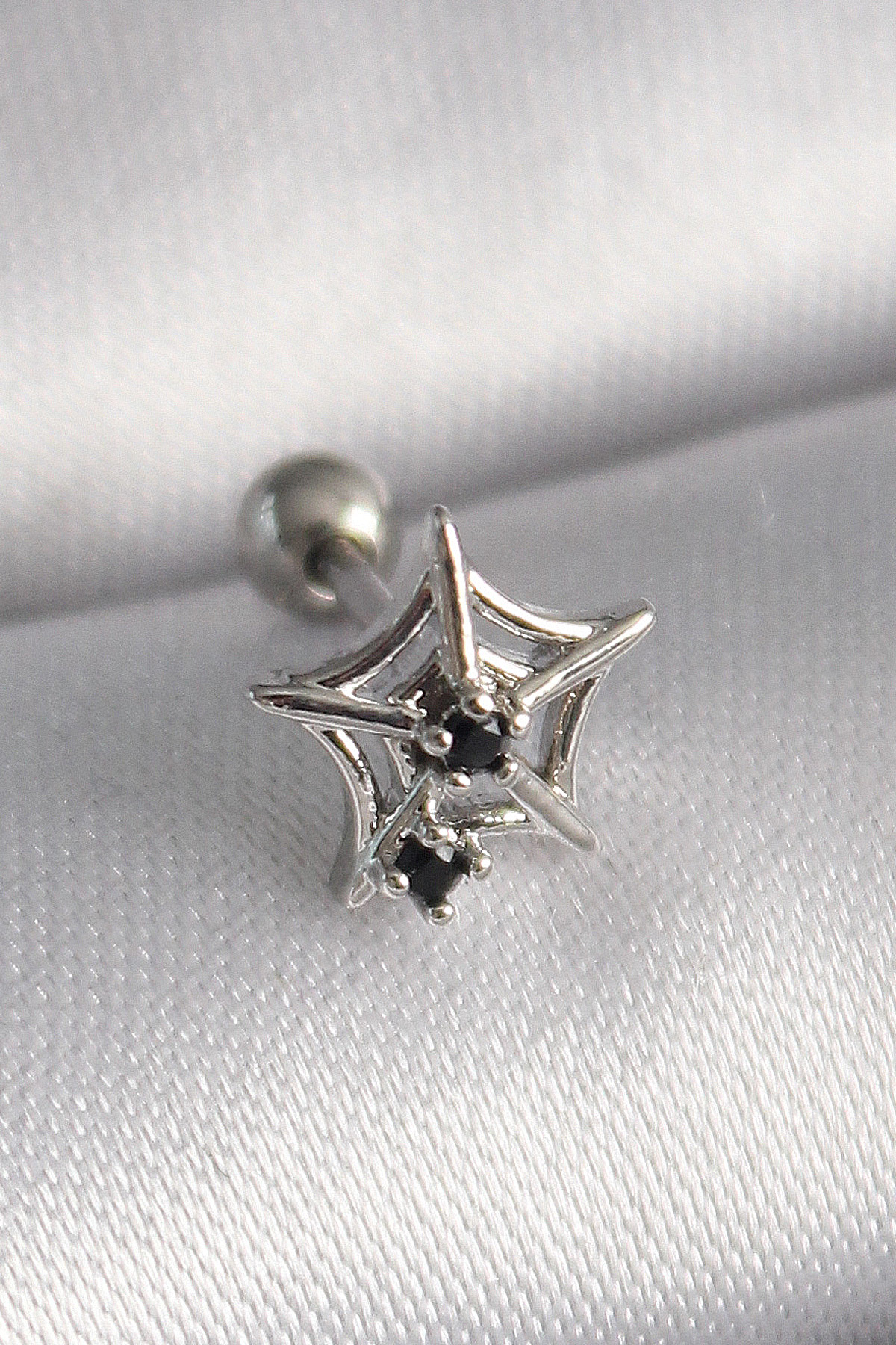 316L Çelik Gümüş Renk Siyah Zirkon Taş Detay Örümcek Ağ Model Tra