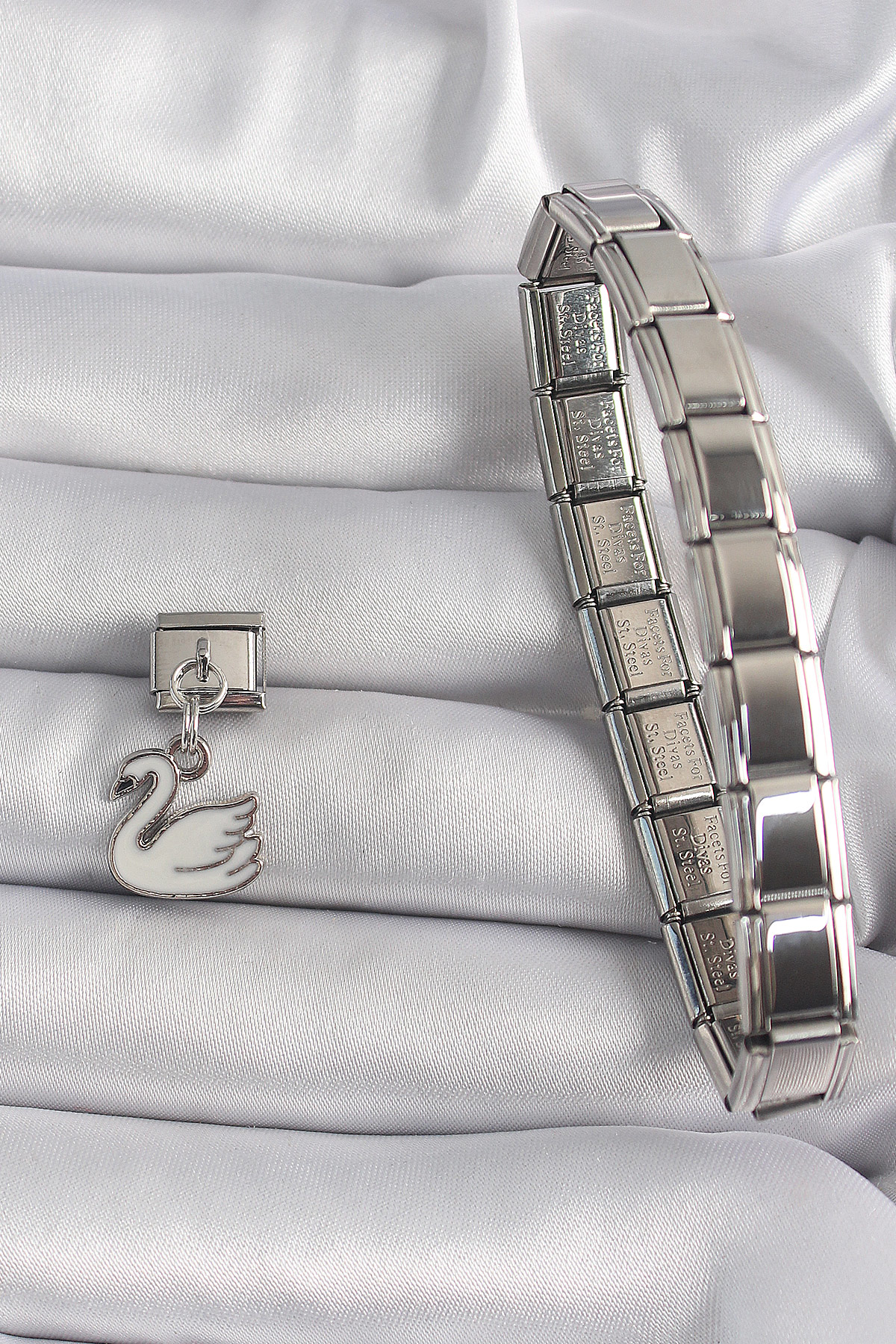 Stillove 316L Çelik Gümüş Renk Sallantı Beyaz Kuğu Model Nomination Charm 