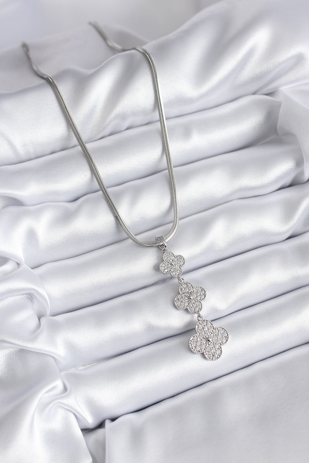 316L Çelik Gümüş Renk İtalyan Zincir Zirkon Taşı Yonca Model Kadı