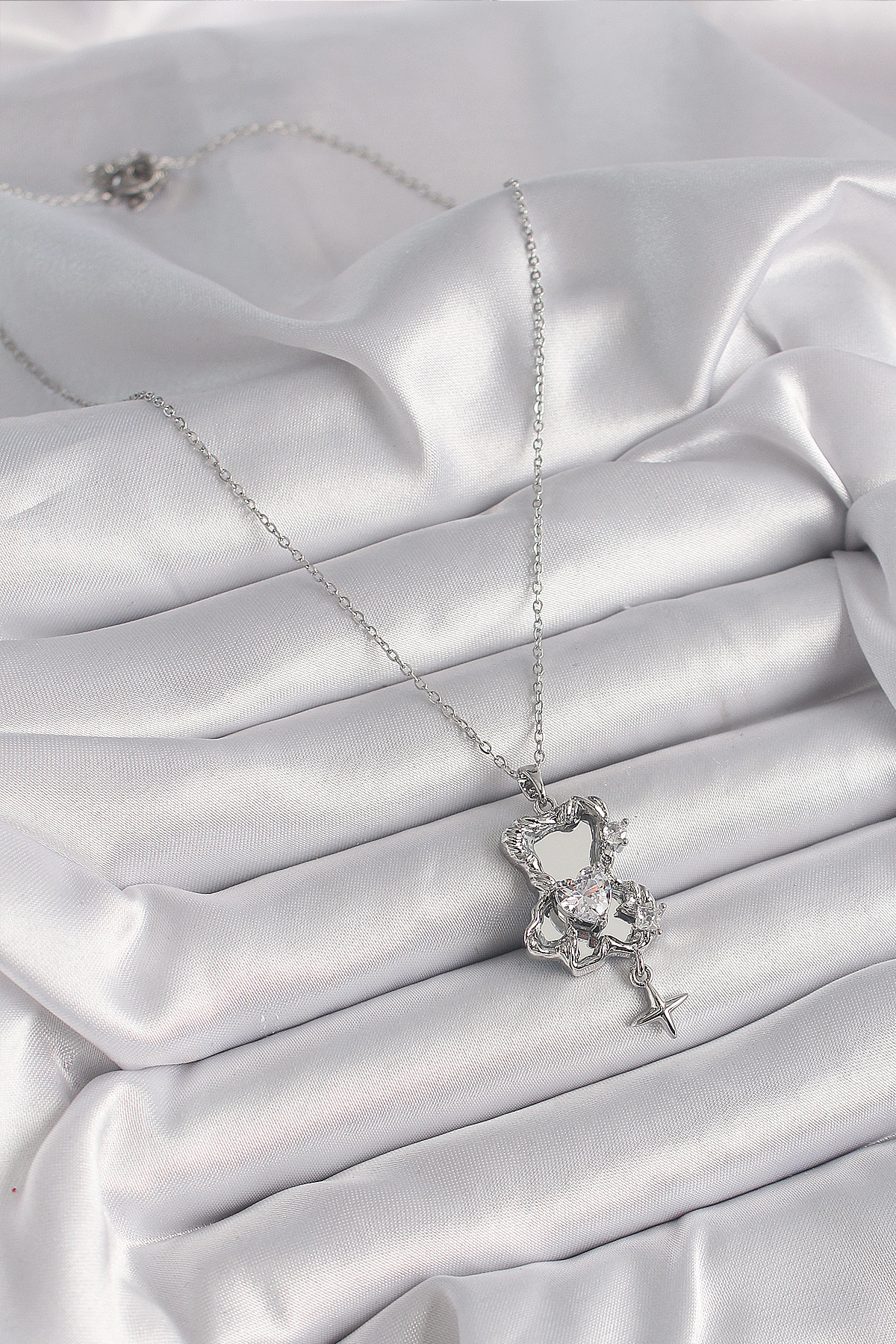 316L Çelik Gümüş Renk Ayna Ayıcık Model Zirkon Taşlı Kalp Detay K