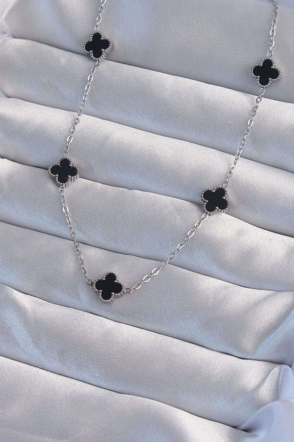 316L Çelik Gümüş Renk Minimal Siyah Mineli Yonca Kolye SL8457