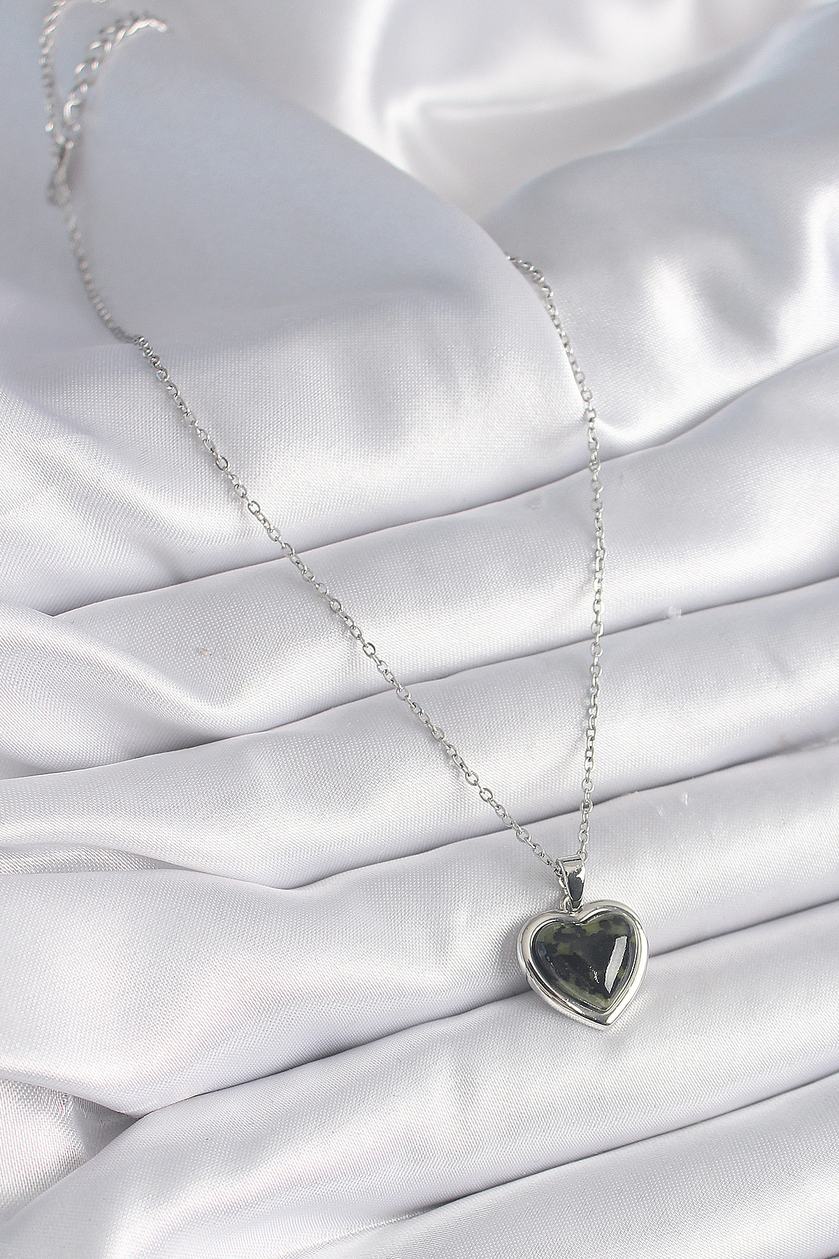 316L Çelik Gümüş Renk Yeşil Mineli Kalp Model Kadın Kolye SL9406