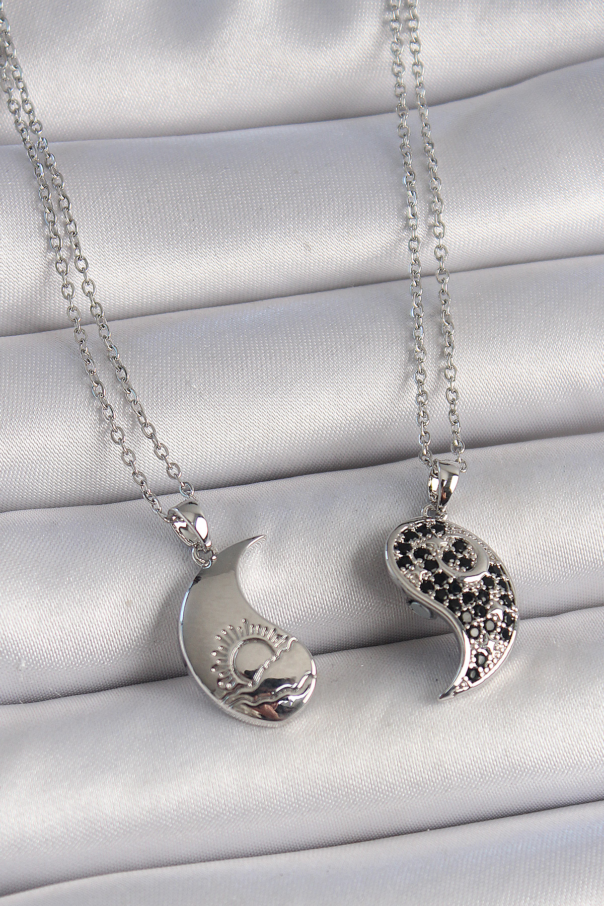 Stillove 316L Çelik Gümüş Renk Zincir Zirkon Taşlı Ying Yang Model Gün Bat