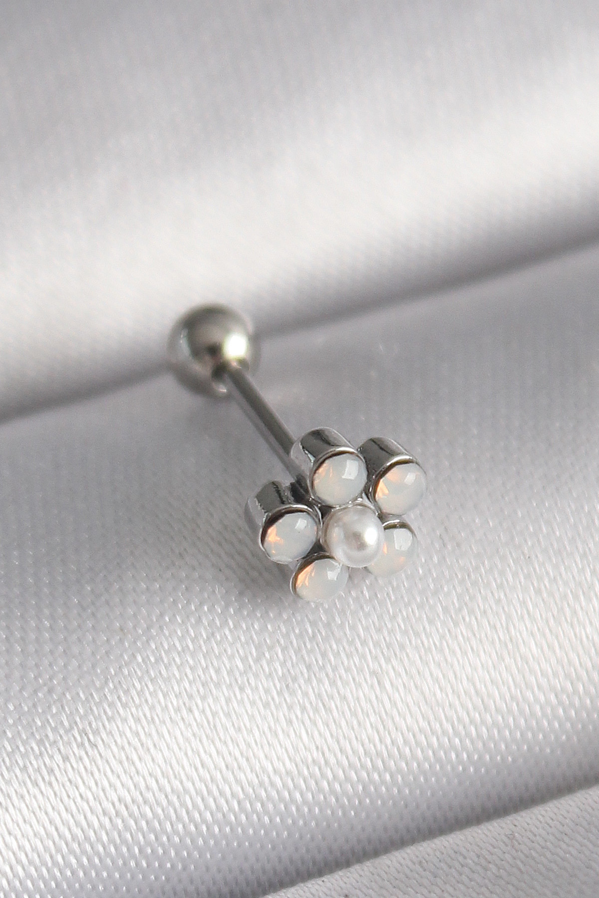 316L Çelik Gümüş Renk Zirkon Taşlı Çiçek Model Tragus Piercing -