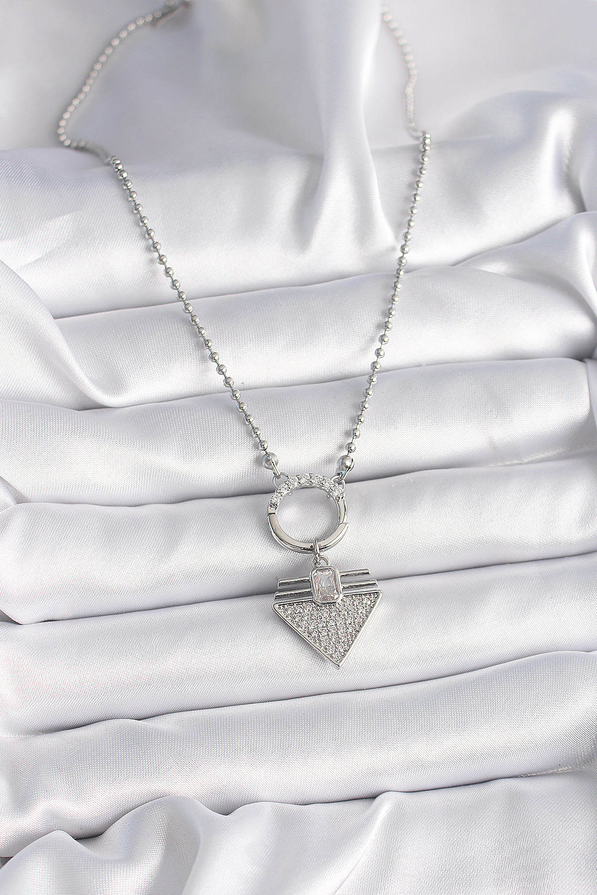 316L Çelik Gümüş Renk Topçuk Zincir Zirkon Taşlı Üçgen Model Kadı