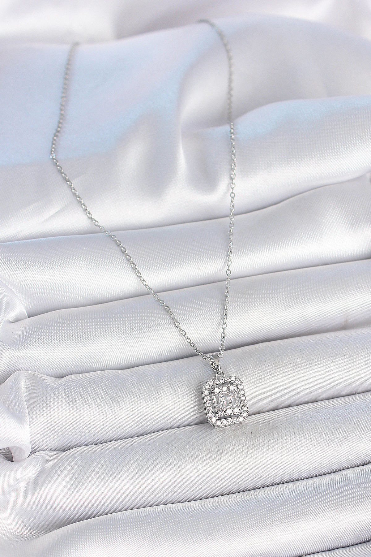 316L Çelik Gümüş Renk Zincir Kare Zirkon Taşlı Kadın Kolye - TJ-B