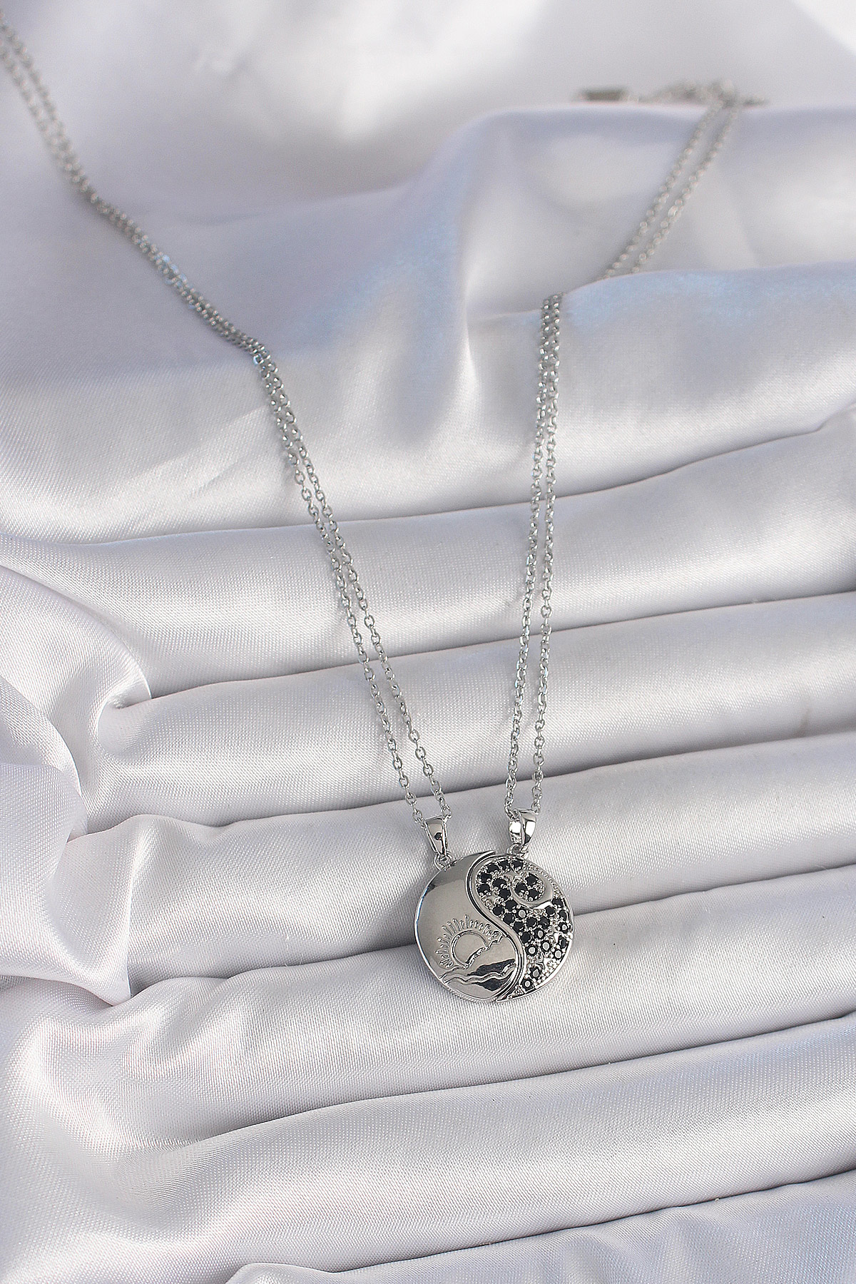 Stillove 316L Çelik Gümüş Renk Zincir Zirkon Taşlı Ying Yang Model Gün Bat