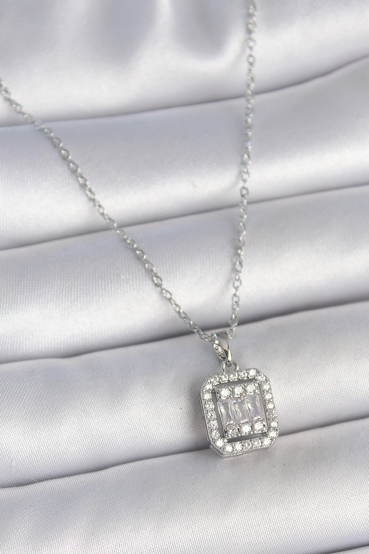 316L Çelik Gümüş Renk Zincir Kare Zirkon Taşlı Kadın Kolye - TJ-B