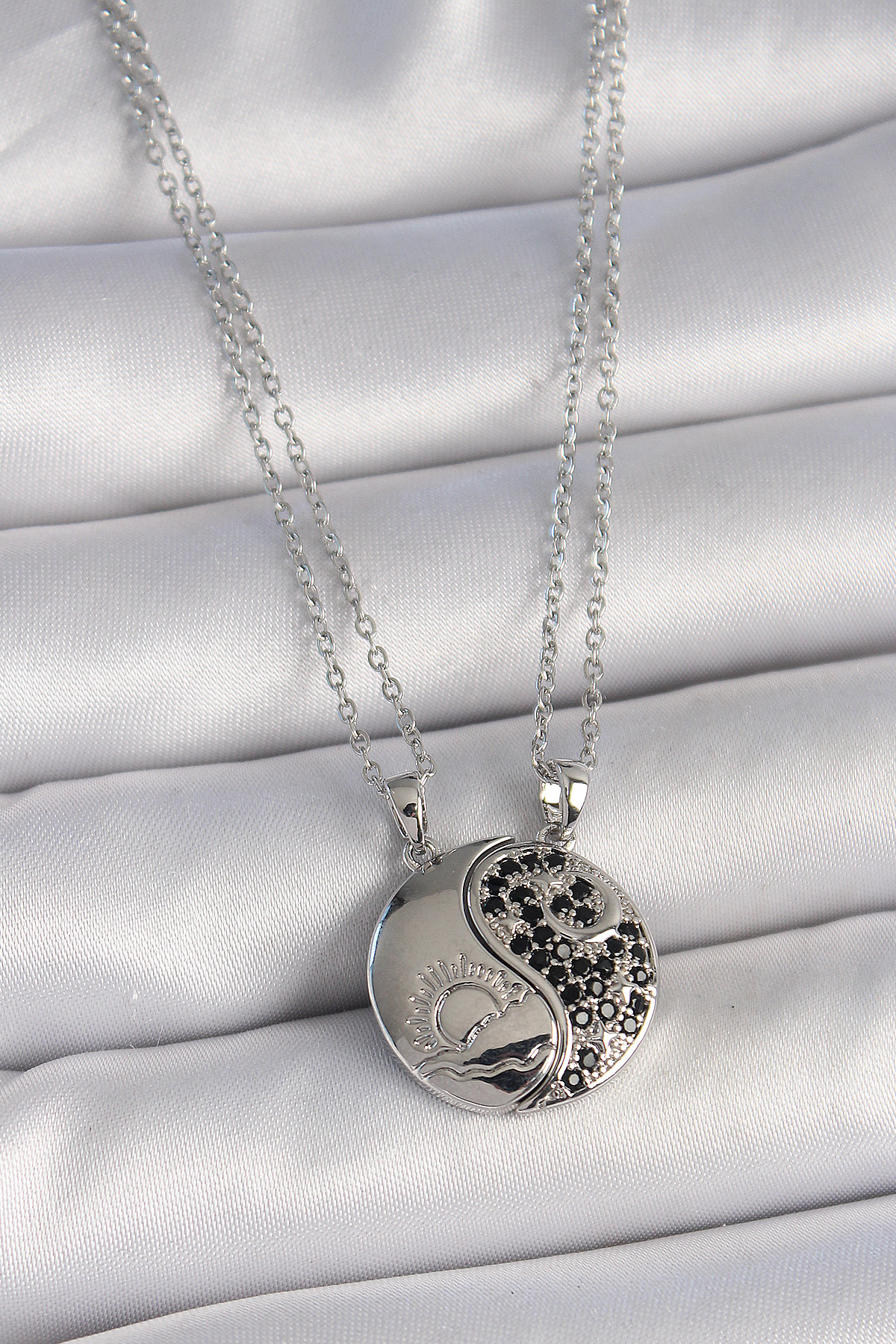 Stillove 316L Çelik Gümüş Renk Zincir Zirkon Taşlı Ying Yang Model Gün Bat