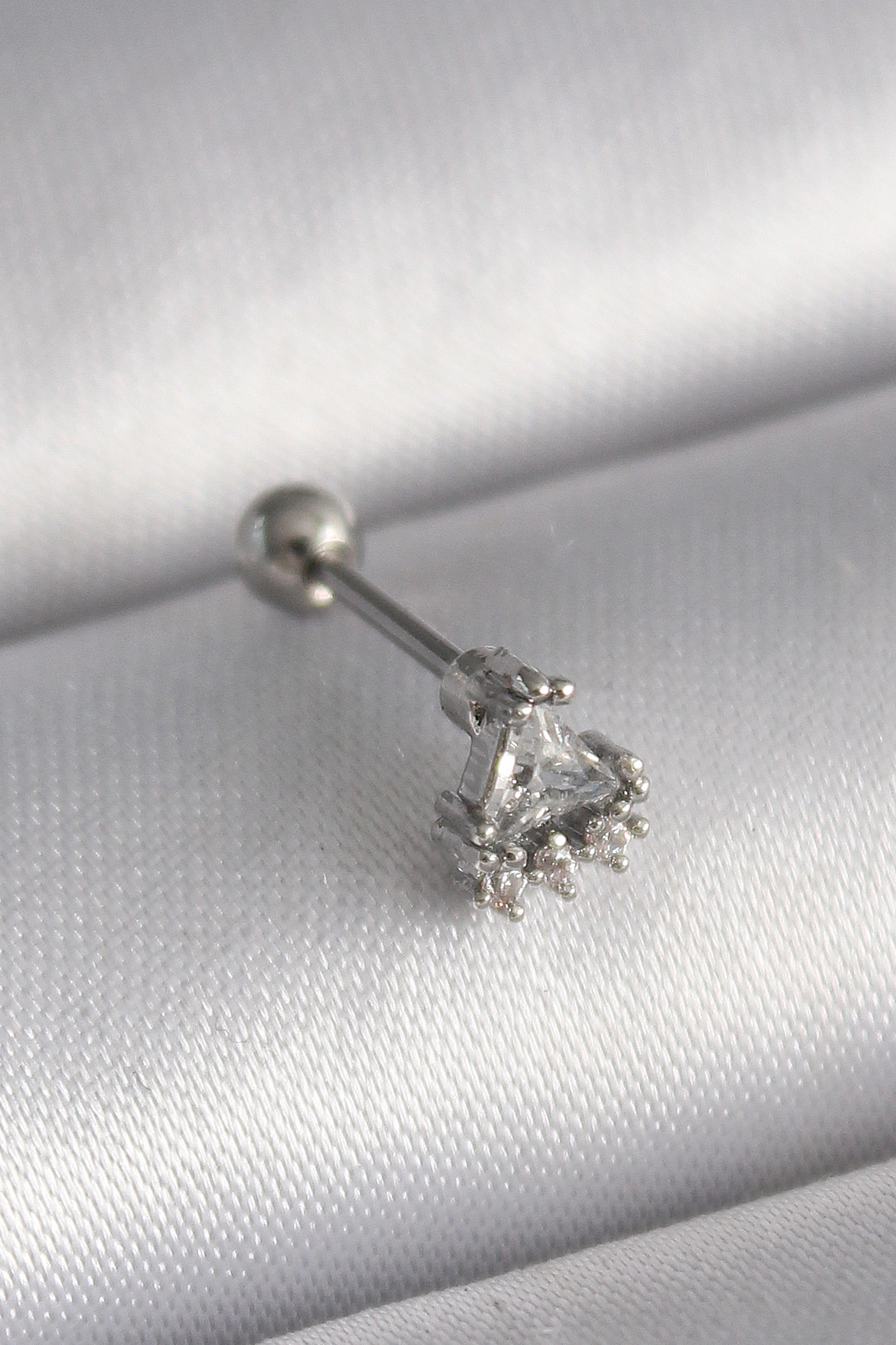 316L Çelik Gümüş Renk Üçgen Zirkon Taşlı Tragus Piercing - TJ-PR1