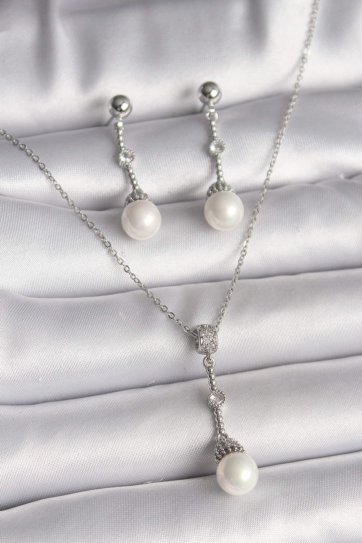 Stillove 316L Çelik Gümüş Renk Zincir Zirkon Taş Detayli Sallanti İnci Mod