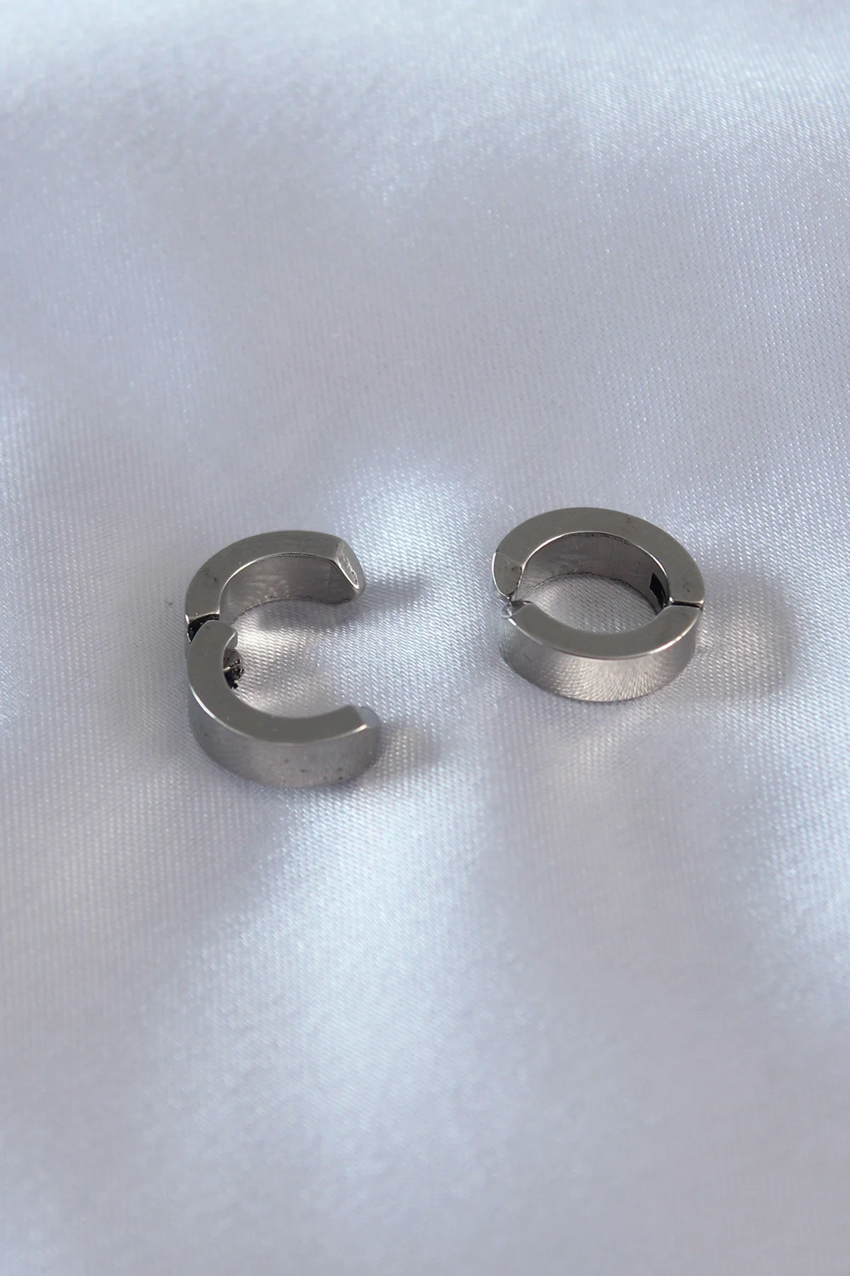 316L Çelik Gümüş Renk Sıkıştırmalı Erkek Küpe - Lisinya