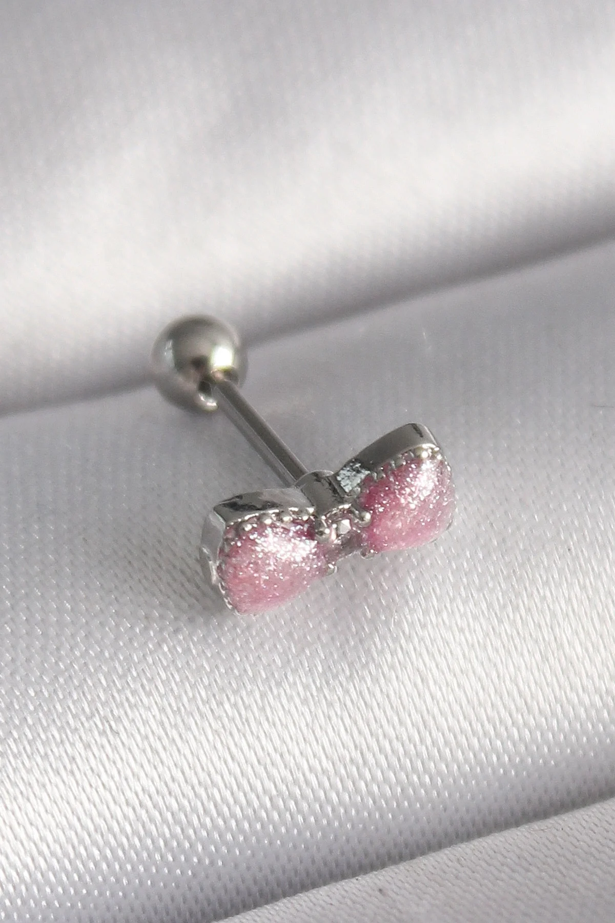 316L Çelik Gümüş Renk Pembe Kurdele Zirkon Taş Detay Tragus Piercing 316L Çelik Gümüş Renk Pembe Kurdele Zirkon Taş Detay Tragus Piercing