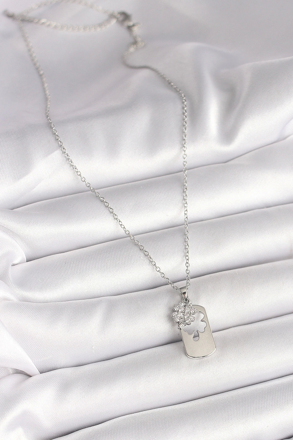 Butik 316L Çelik Gümüş Renk Zincir Zirkon Taşlı Yonca Model Kadın Kolye