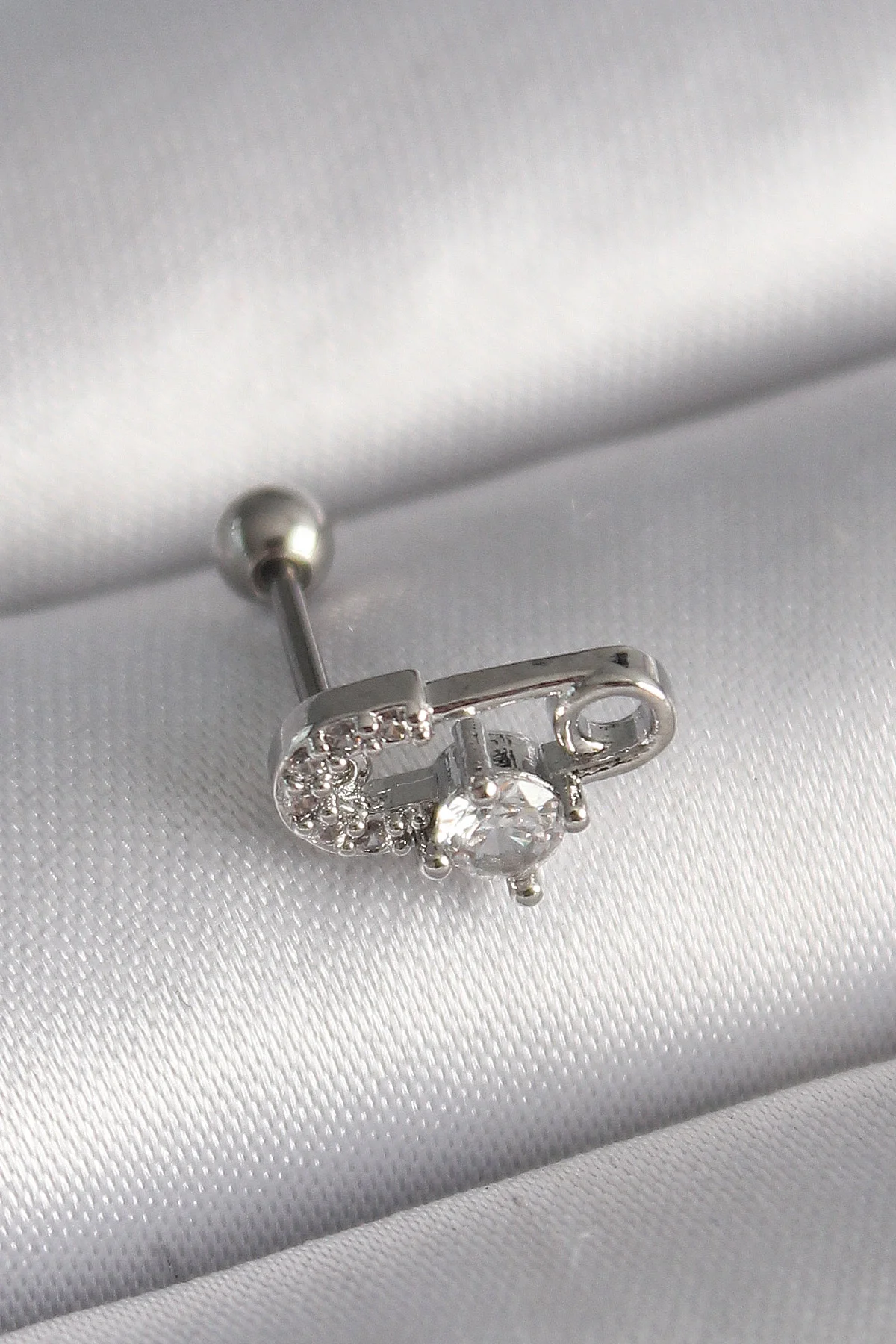 316L Çelik Gümüş Renk Zirkon Taşlı Toplu İğne Tragus Piercing 316L Çelik Gümüş Renk Zirkon Taşlı Toplu İğne Tragus Piercing