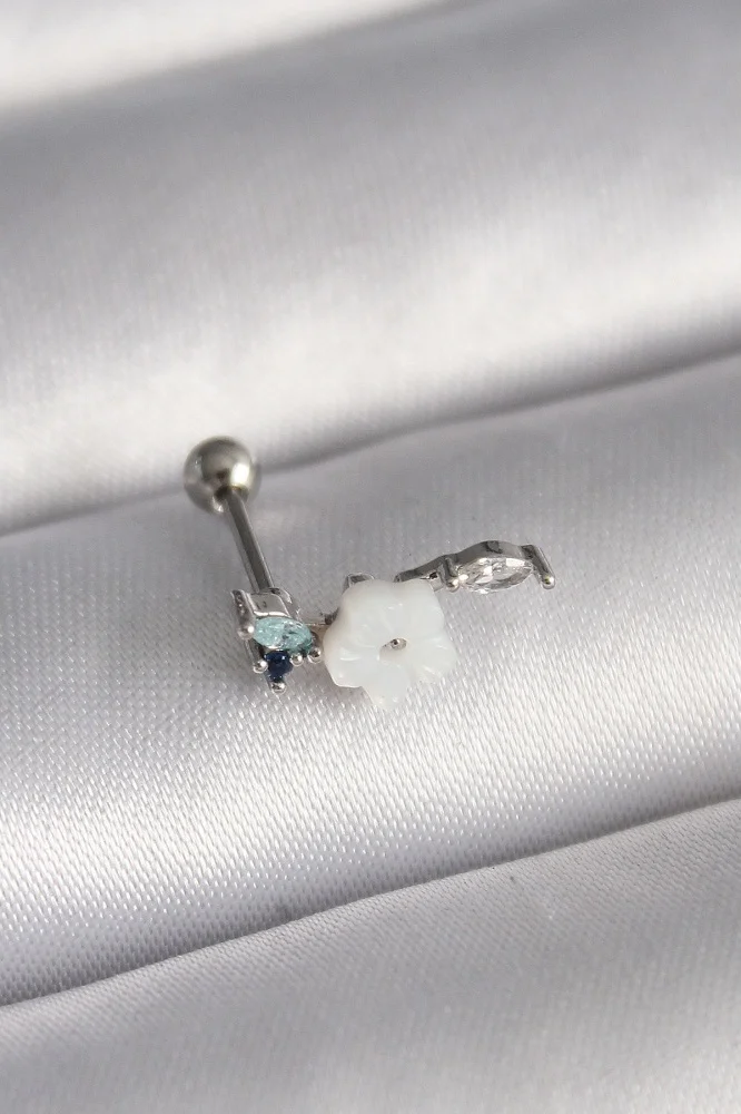 316l Çelik Gümüş Renk Zirkon Taş Detay Beyaz Çiçek Model Tragus Piercing Diğer