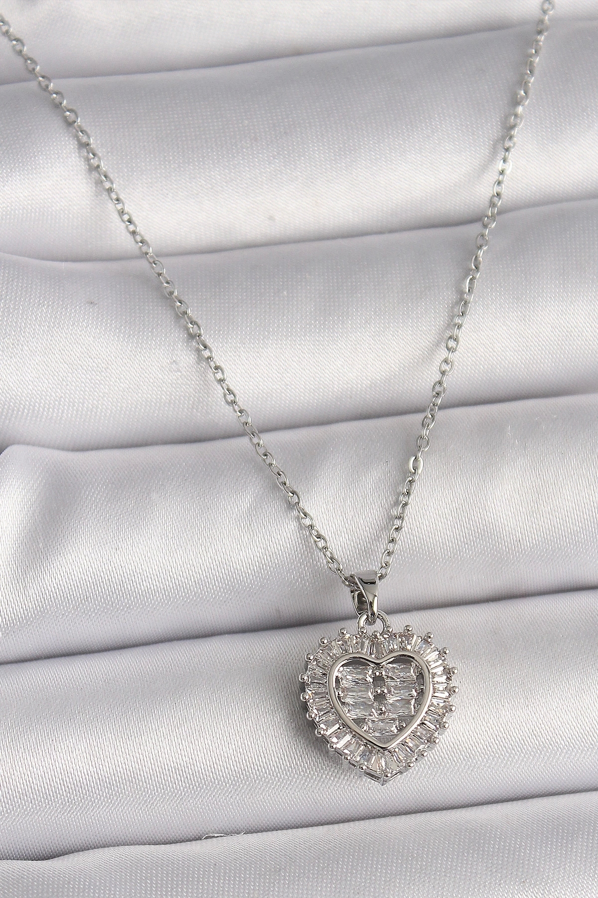 Clariss 316L Çelik Gümüş Renk Zincir Zirkon Taşlı Kalp Model Kadın Kolye