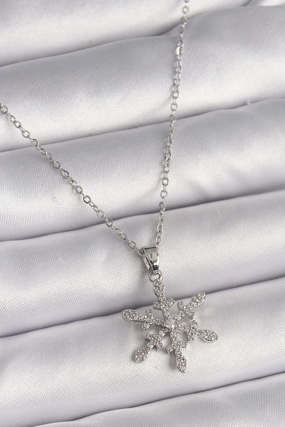 Butik 316L Çelik Gümüş Renk Zincir Zirkon Taşlı Kar Tanesi Model Kadın