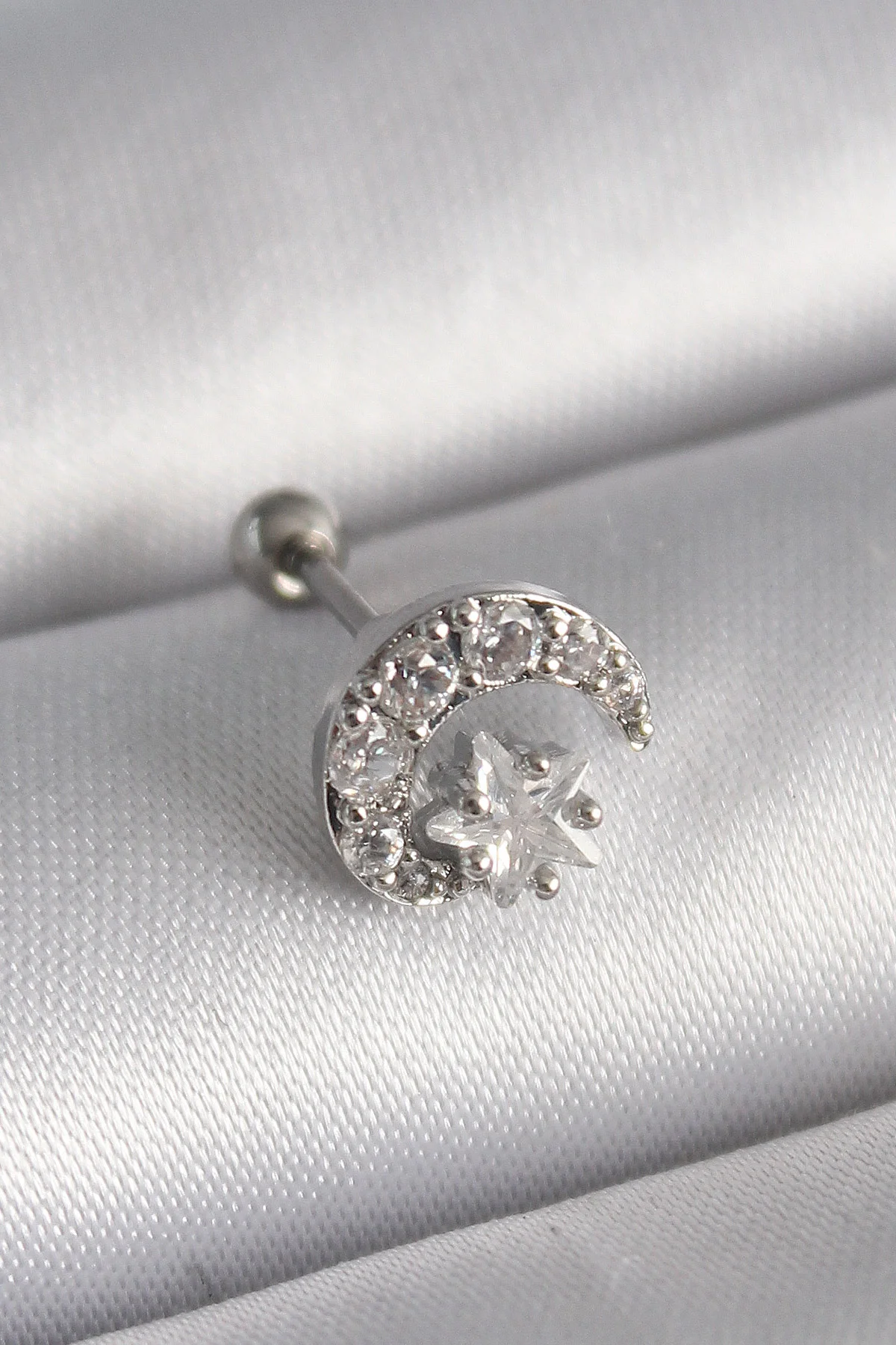 316L Çelik Gümüş Renk Zirkon Taşlı Ay Yıldız Tragus Piercing 316L Çelik Gümüş Renk Zirkon Taşlı Ay Yıldız Tragus Piercing