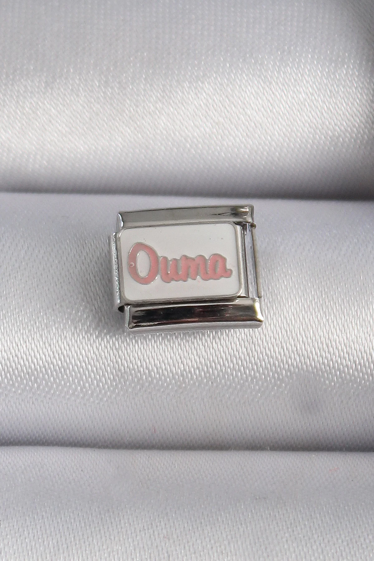 316L Çelik Gümüş Renk Beyaz Pembe Ouma İşlemeli Nomination Charm 316L Çelik Gümüş Renk Beyaz Pembe Ouma İşlemeli Nomination Charm