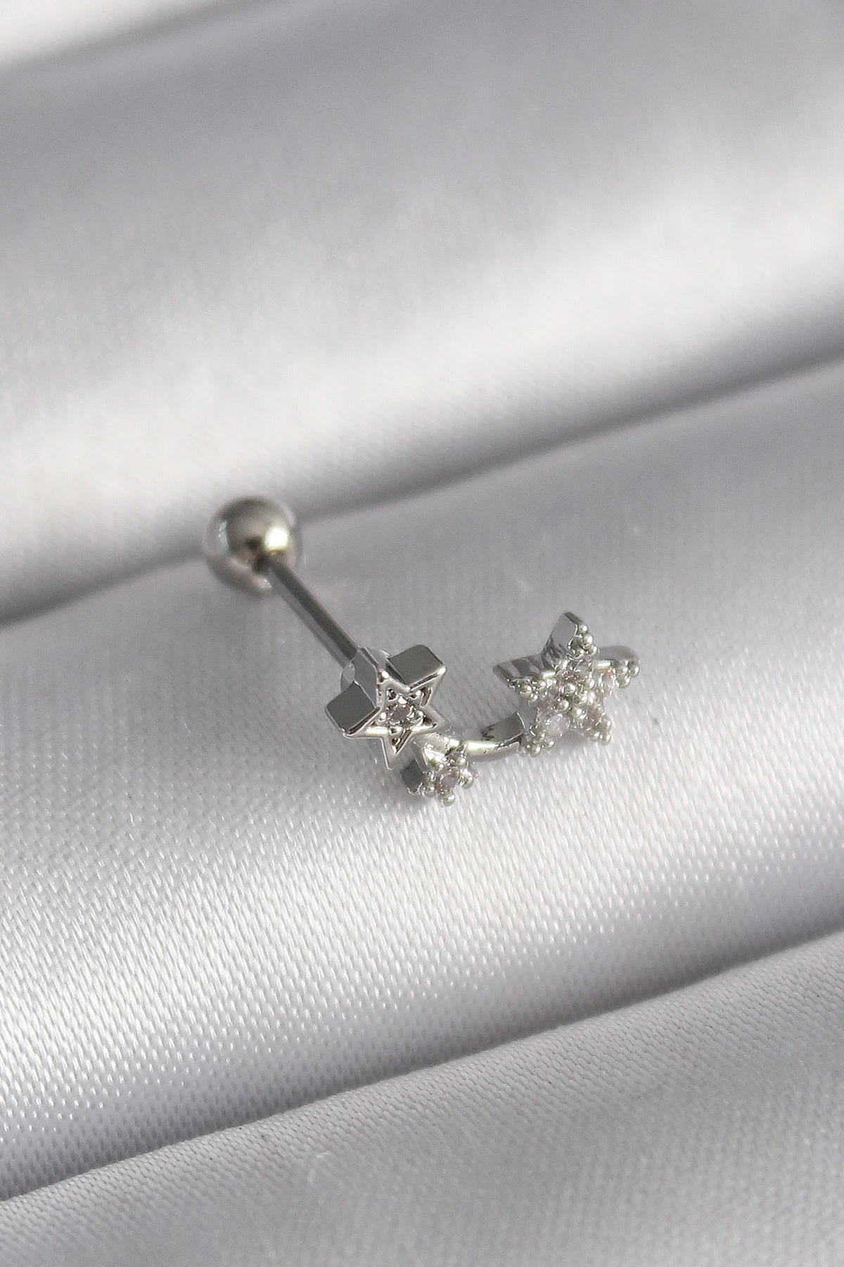 316L Çelik Gümüş Renk Zirkon Taşlı Yıldız Tragus Piercing 316L Çelik Gümüş Renk Zirkon Taşlı Yıldız Tragus Piercing