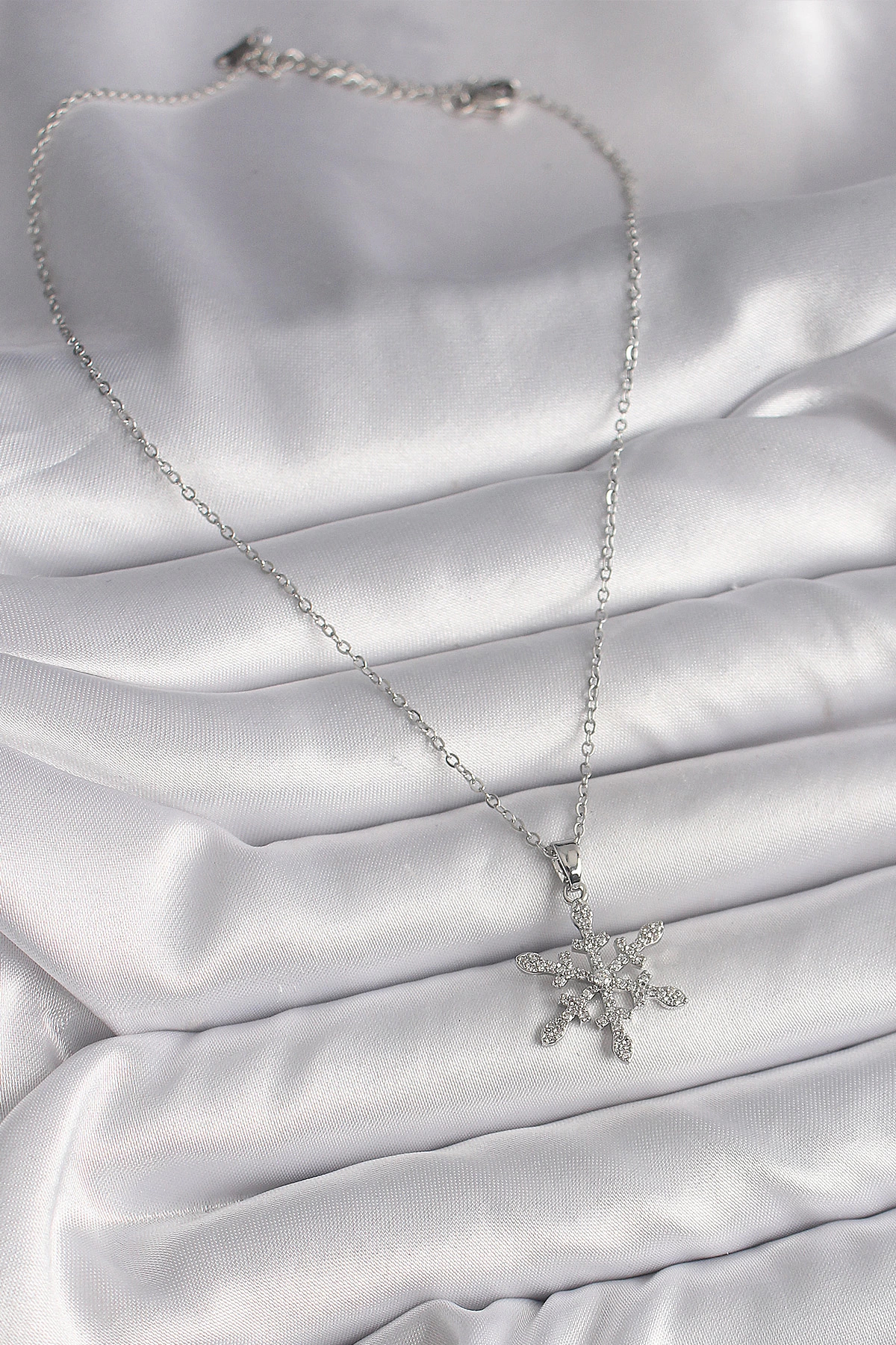 Butik 316L Çelik Gümüş Renk Zincir Zirkon Taşlı Kar Tanesi Model Kadın