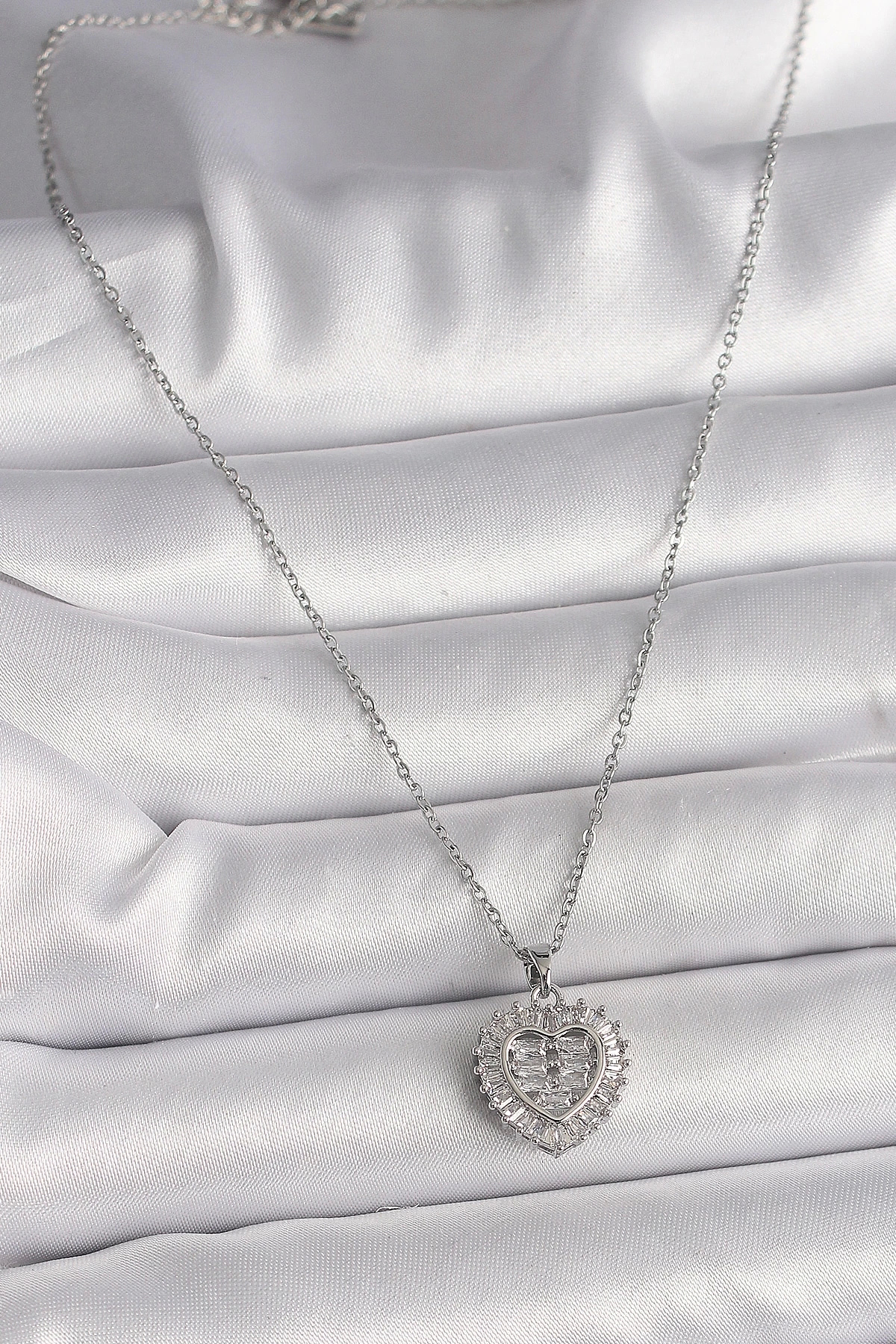 Clariss 316L Çelik Gümüş Renk Zincir Zirkon Taşlı Kalp Model Kadın Kolye