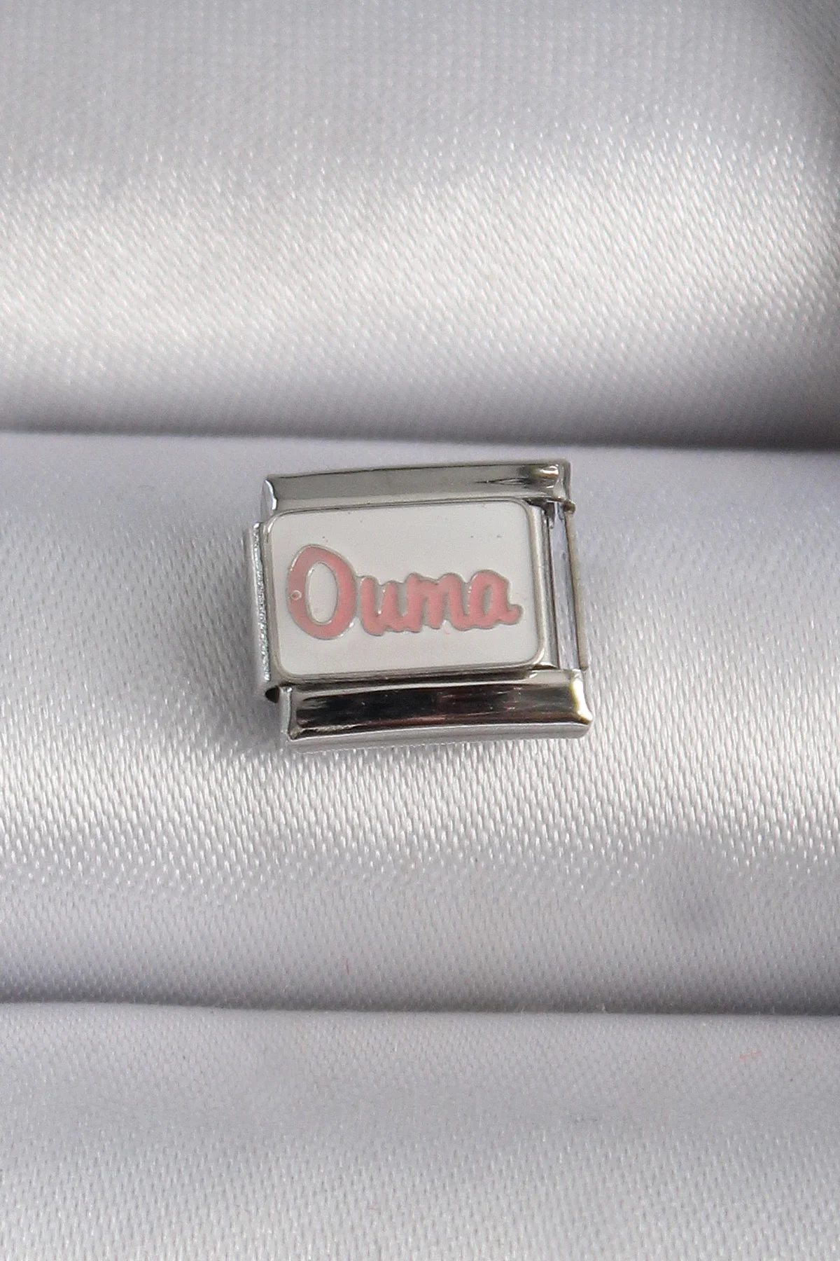 316L Çelik Gümüş Renk Beyaz Pembe Ouma İşlemeli Nomination Charm 